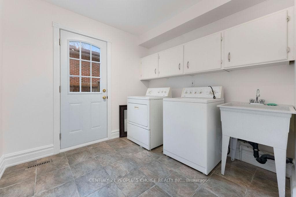 2250 Kenbarb Road - Detached photo 19 of 49 in Mississauga, Ontario