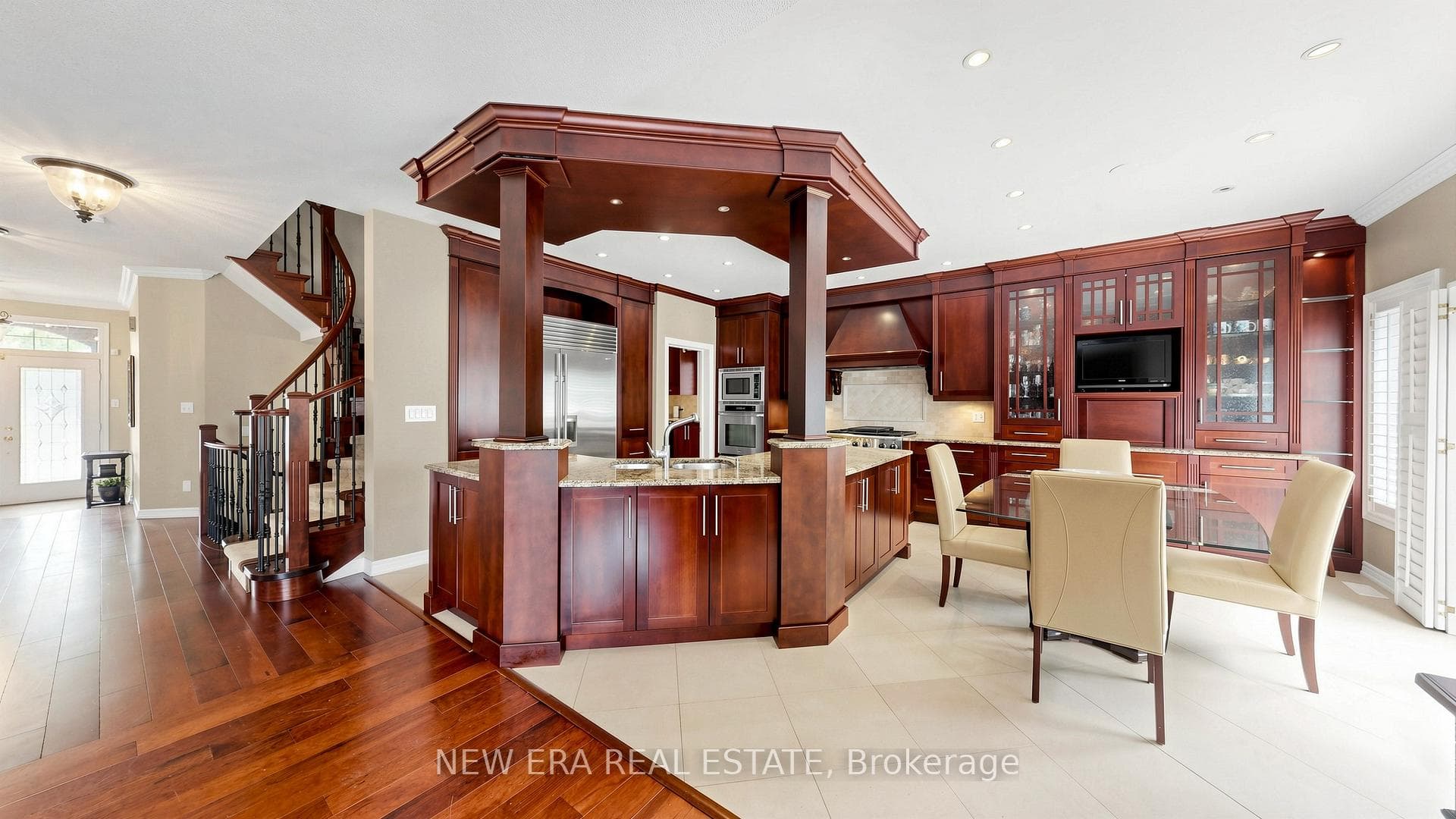 1206 Lindenrock Drive - Detached photo 11 of 50 in Oakville, Ontario