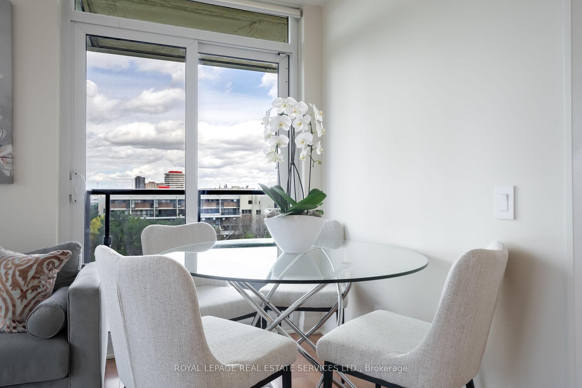1 Valhalla Inn Road Unit 607 - Condo photo 8 of 47 in Etobicoke (Islington / Rexdale), Ontario