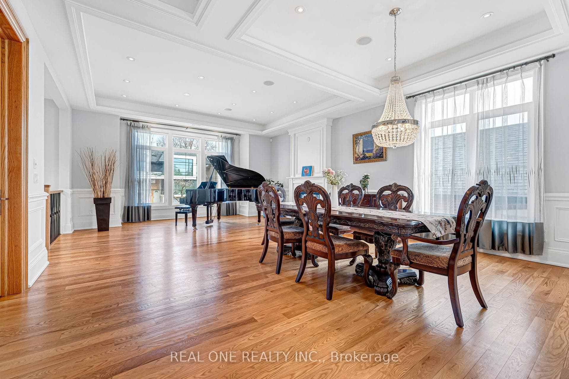 241 Florence Avenue - Detached photo 9 of 50 in Thornhill / Willowdale, Ontario