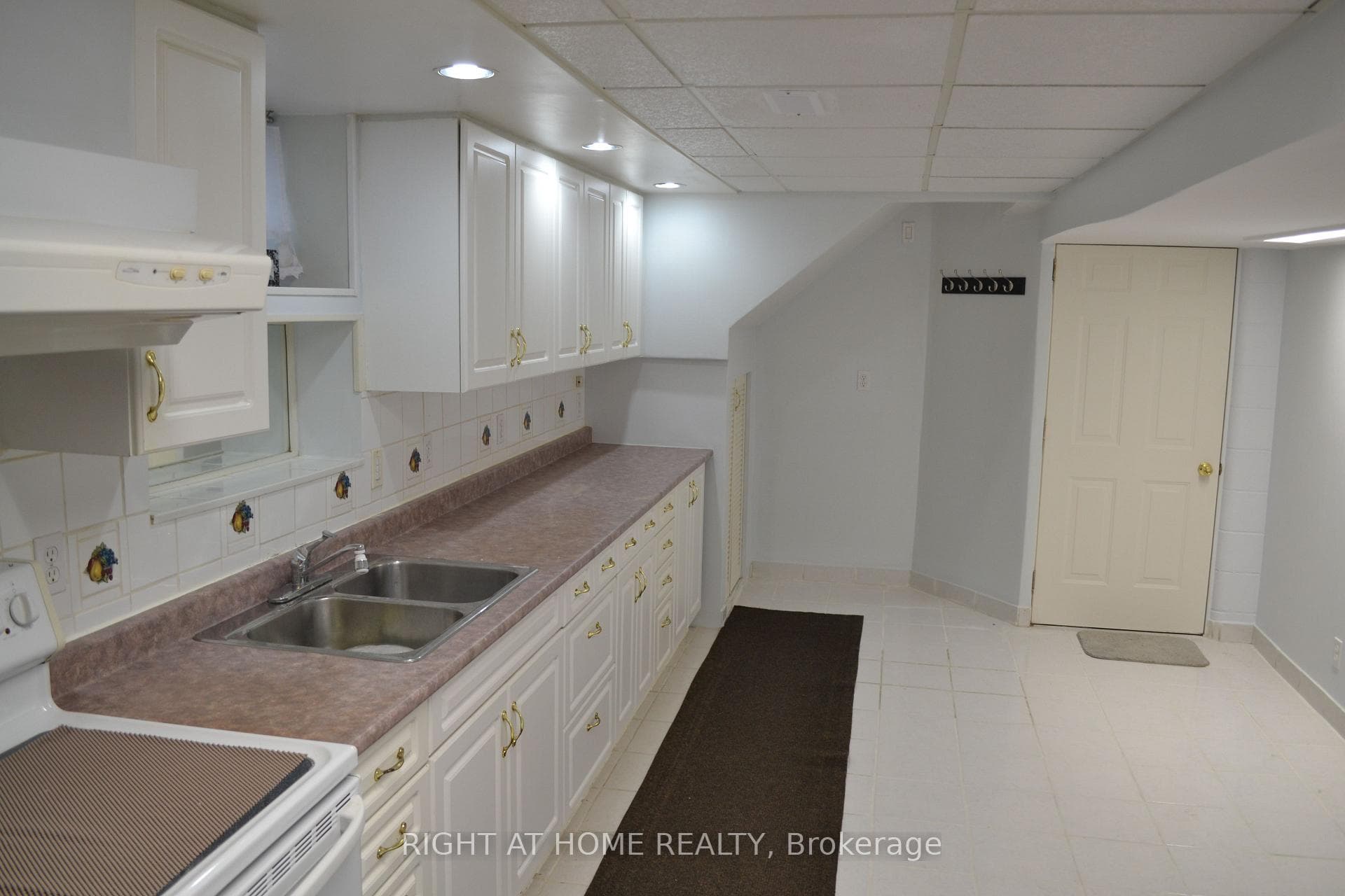 505 Mohawk Road Unit Basement - Detached photo 4 of 7 in Hamilton, Ontario