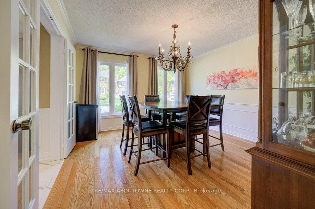 1300 Old Bridle Path - Detached photo 5 of 43 in Oakville, Ontario