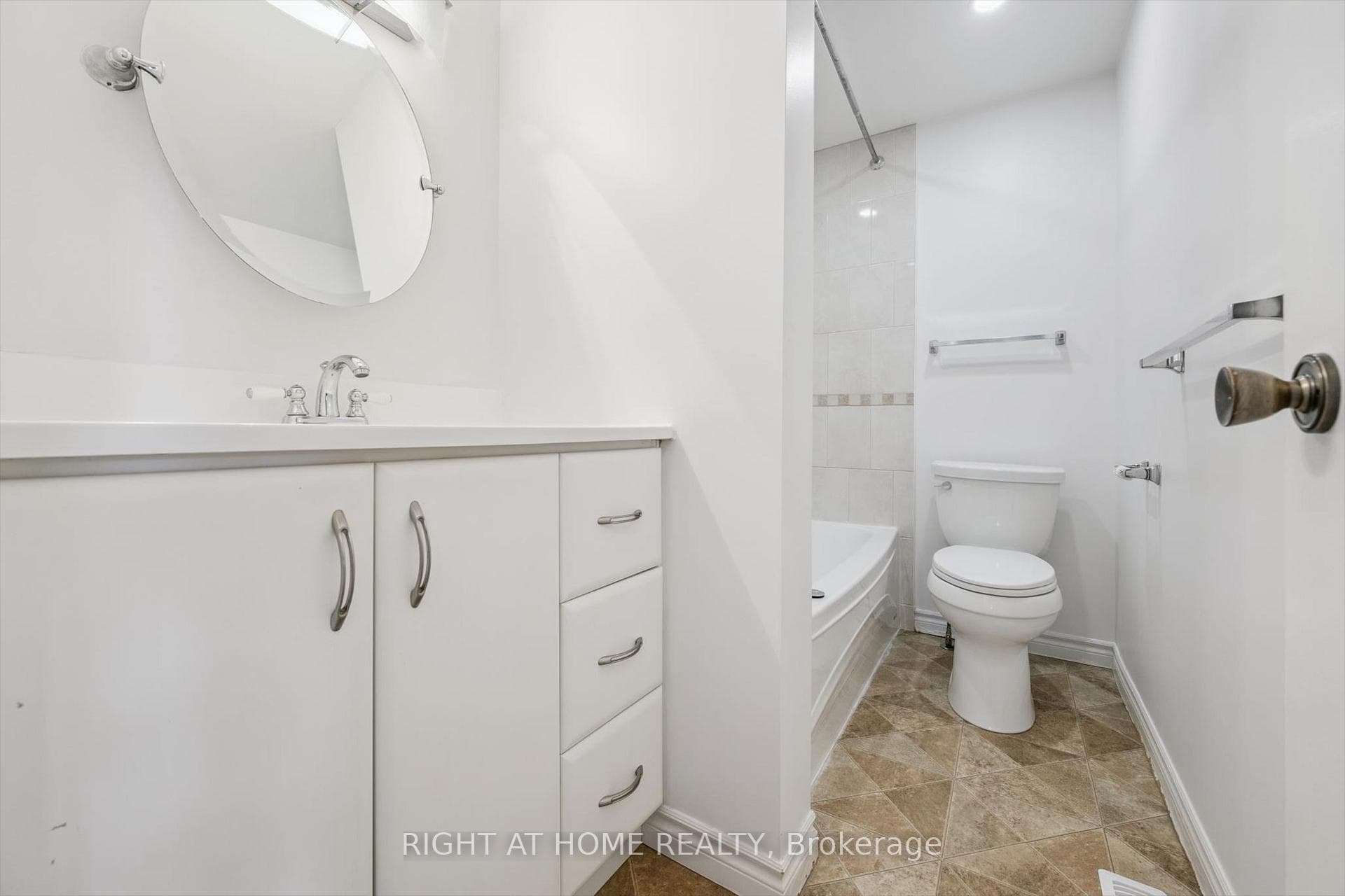 2432 Malcolm Crescent - Detached photo 27 of 35 in Burlington, Ontario