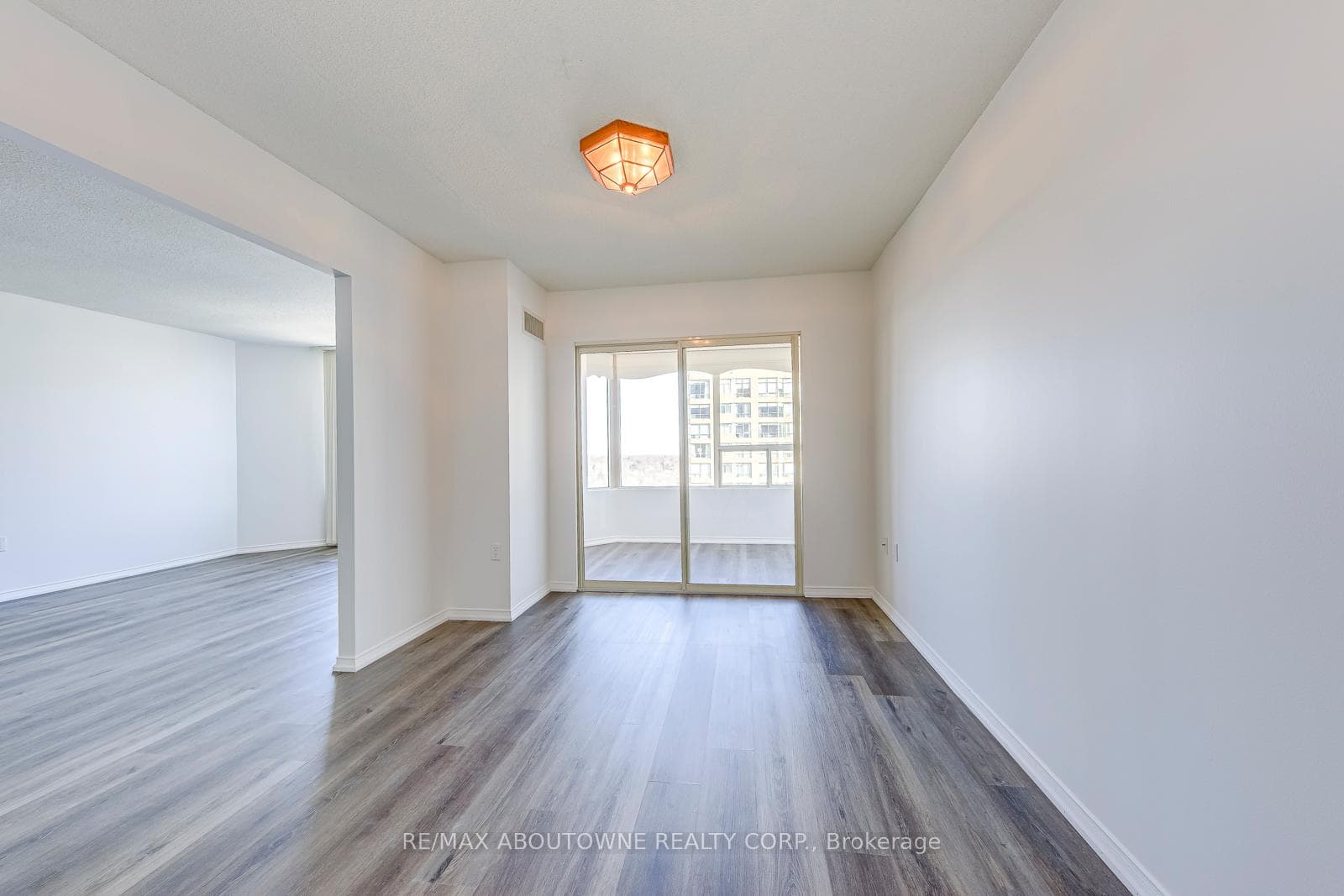 1270 Maple Crossing Boulevard Unit 1705 - Condo photo 17 of 44 in Burlington, Ontario