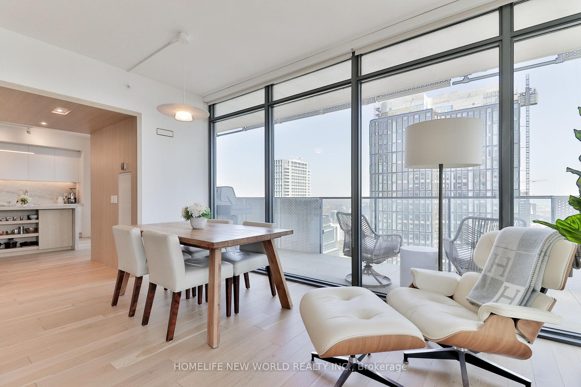 20 Lombard Street Unit 4202 - Condo photo 4 of 35 in Regent Park / Cabbagetown / St. James Town, Ontario