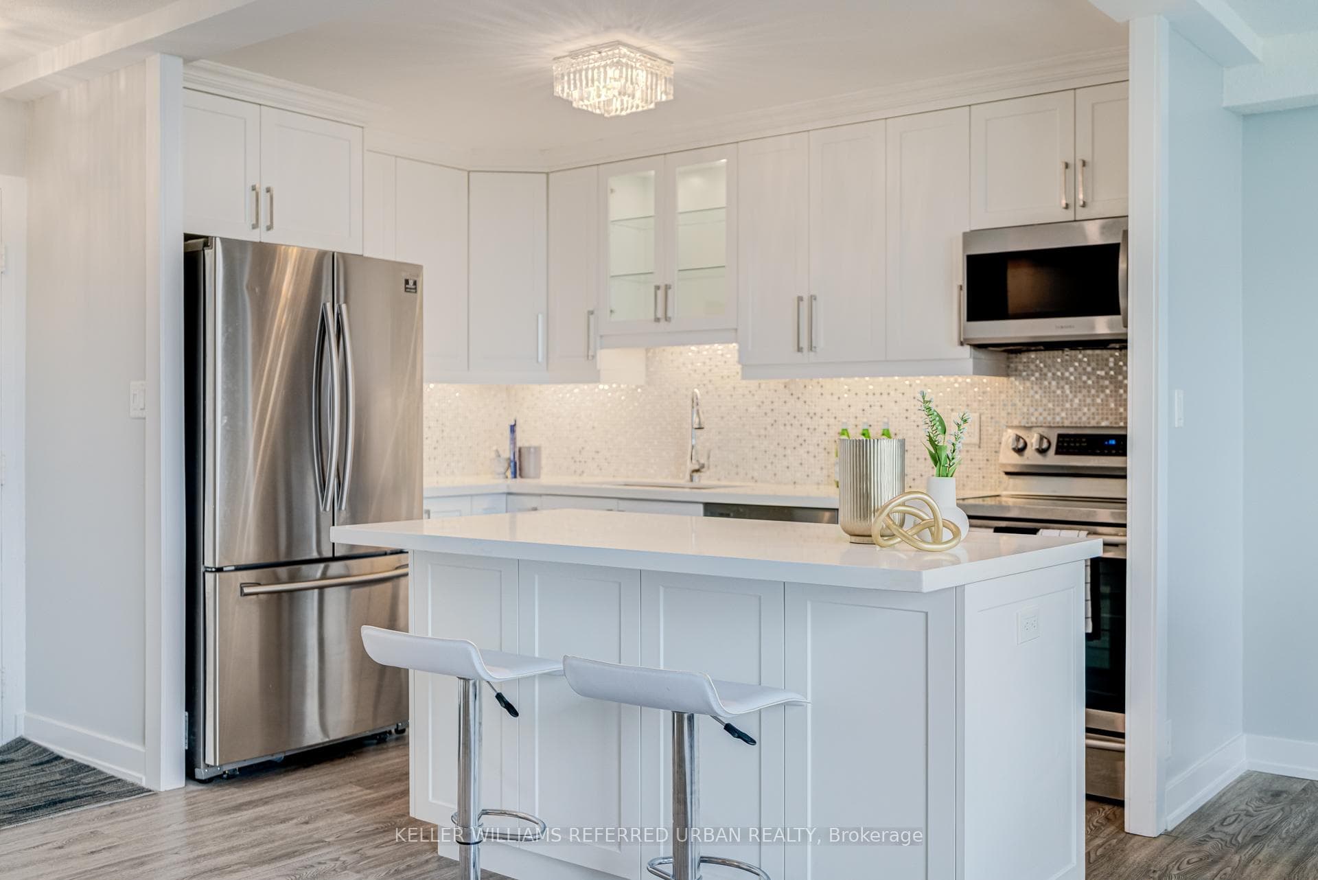 10 Edgecliff Golfway Unit 1417 - Condo photo 3 of 35 in Flemingdon Park / Don Mills, Ontario