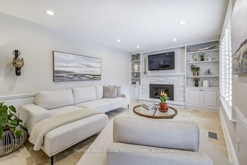 2080 Mckerlie Crescent - Detached photo 18 of 50 in Burlington, Ontario