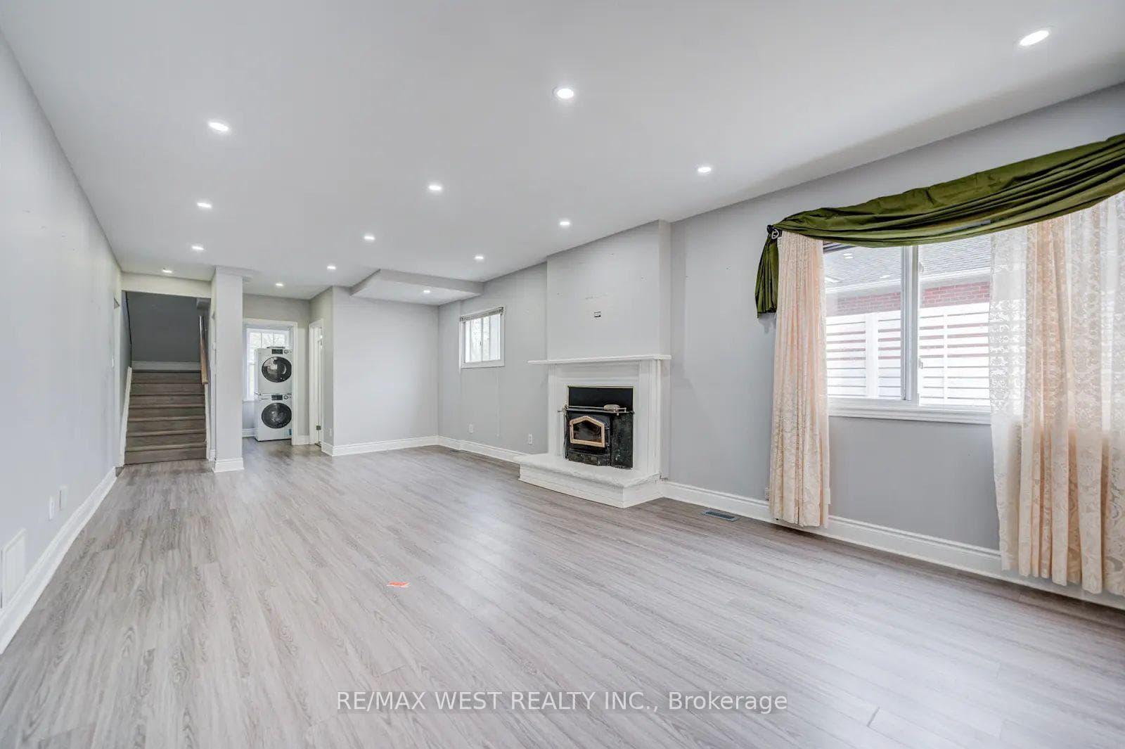 326 Queen Street - Detached photo 5 of 27 in Mississauga, Ontario