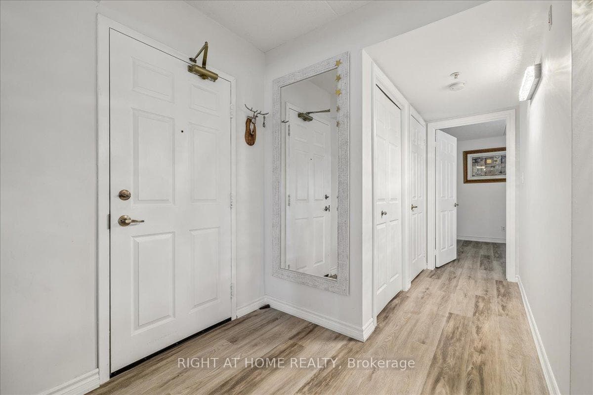 1451 Walker's Line Unit Unit # 312 - Condo photo 4 of 47 in Burlington, Ontario