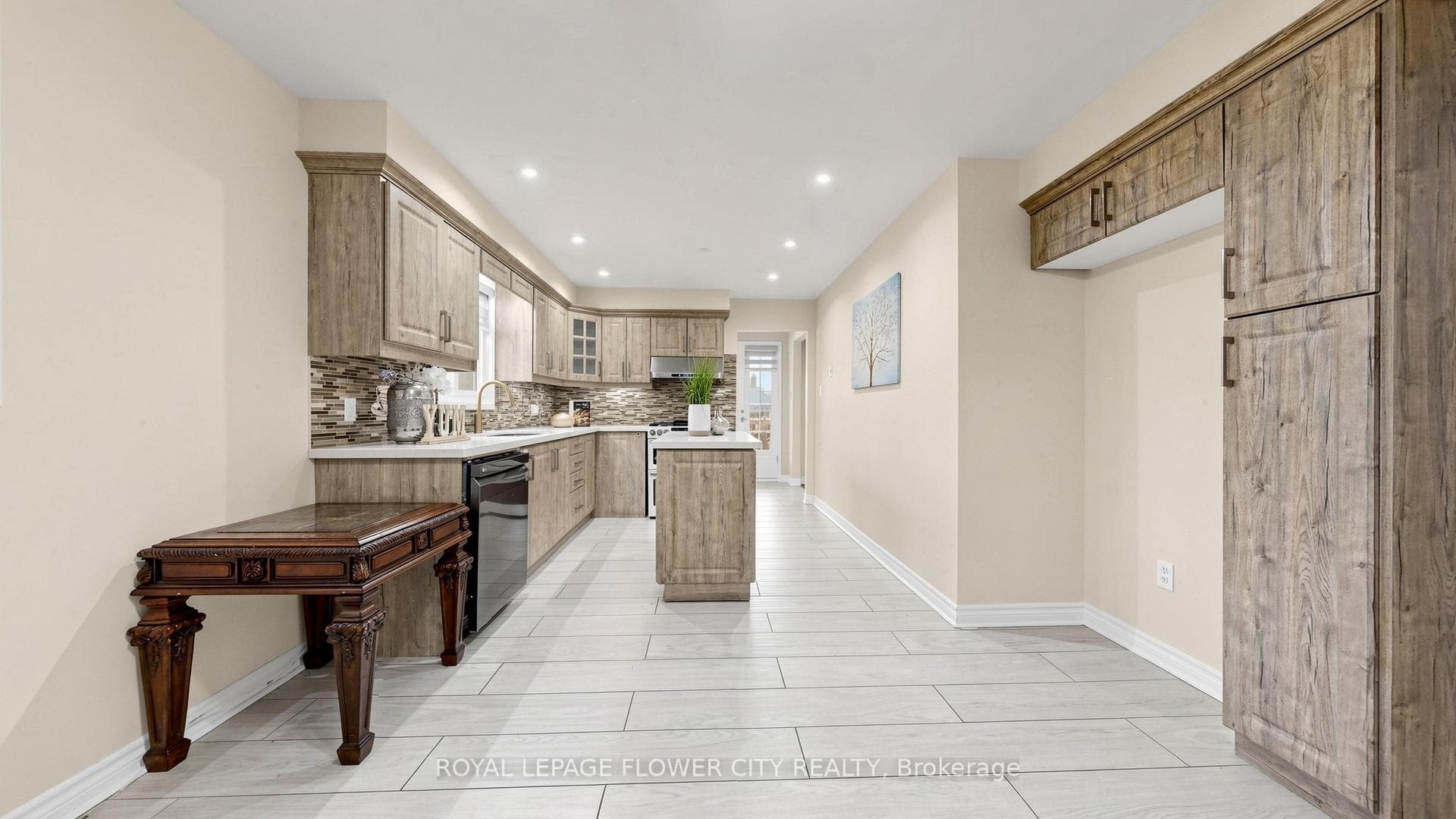 307 Royal Salisbury Way - Semi-Detached photo 10 of 48 in Brampton, Ontario