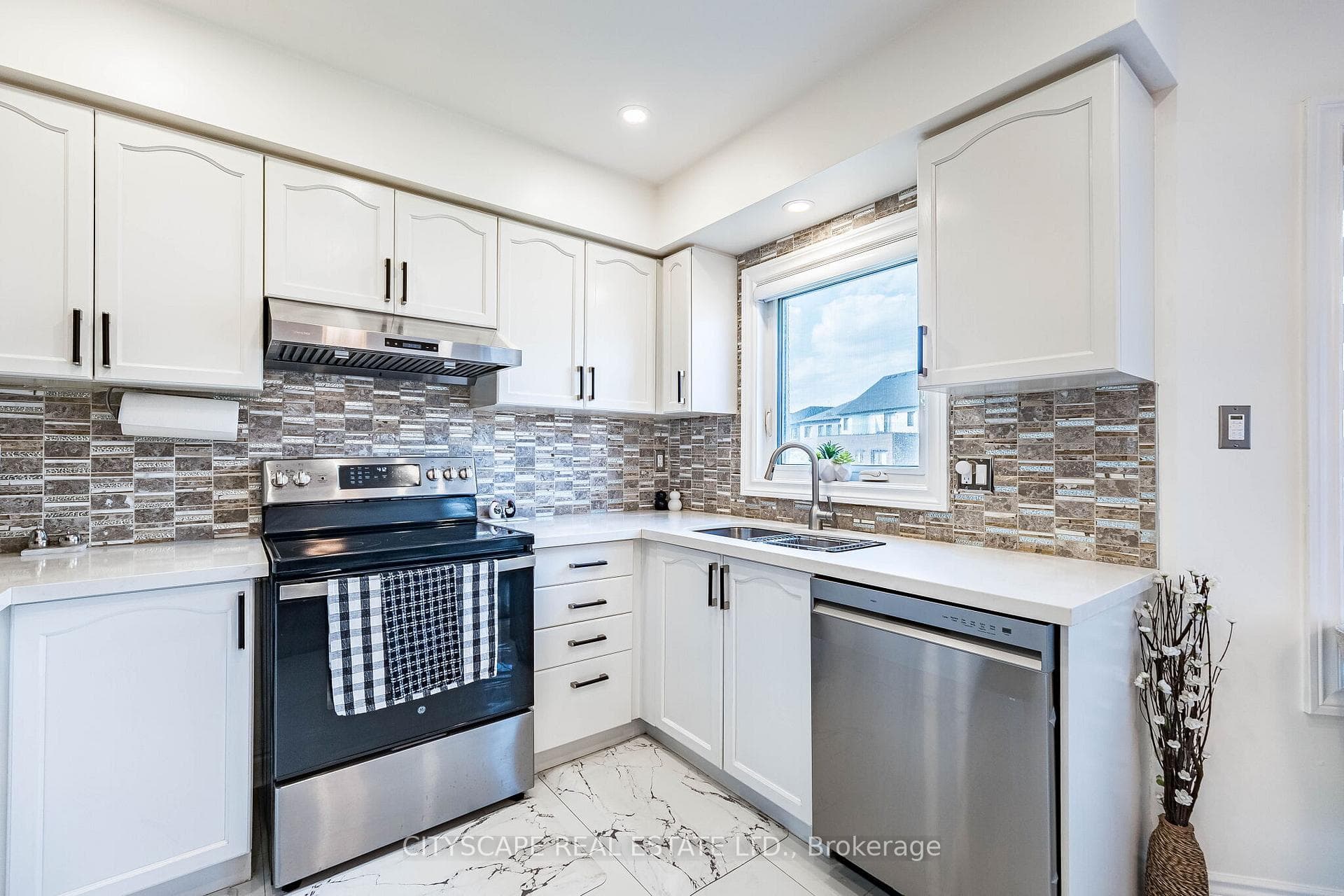 6681 Jazzy Mews - Semi-Detached photo 17 of 50 in Mississauga, Ontario