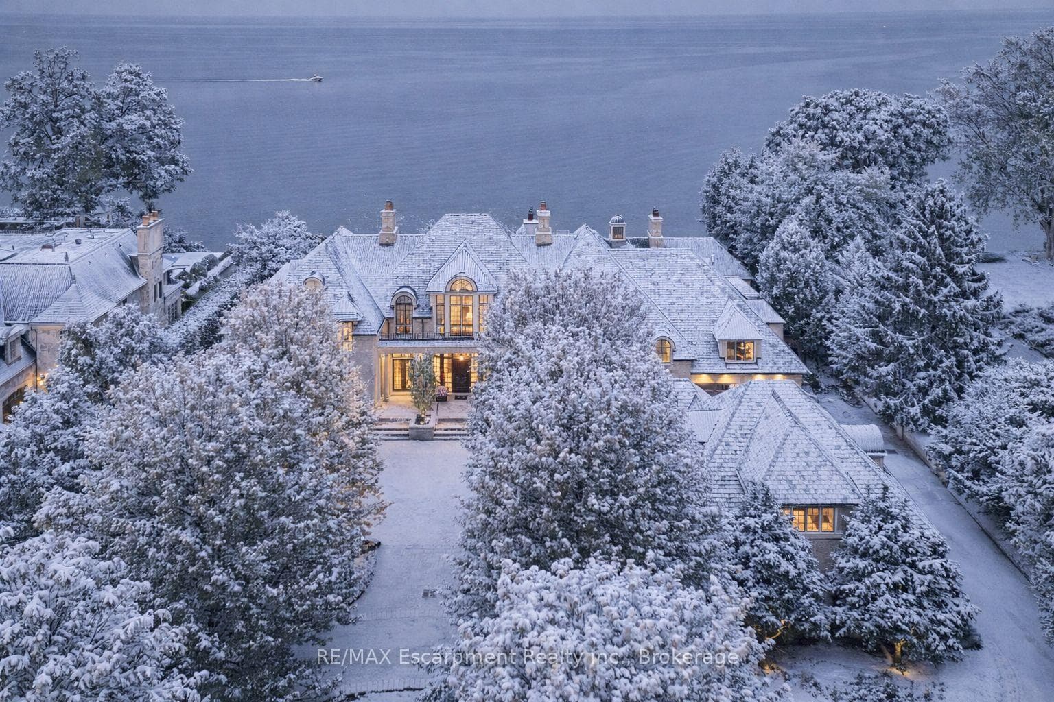 2054 Lakeshore Road - home for sale in Oakville, Ontario