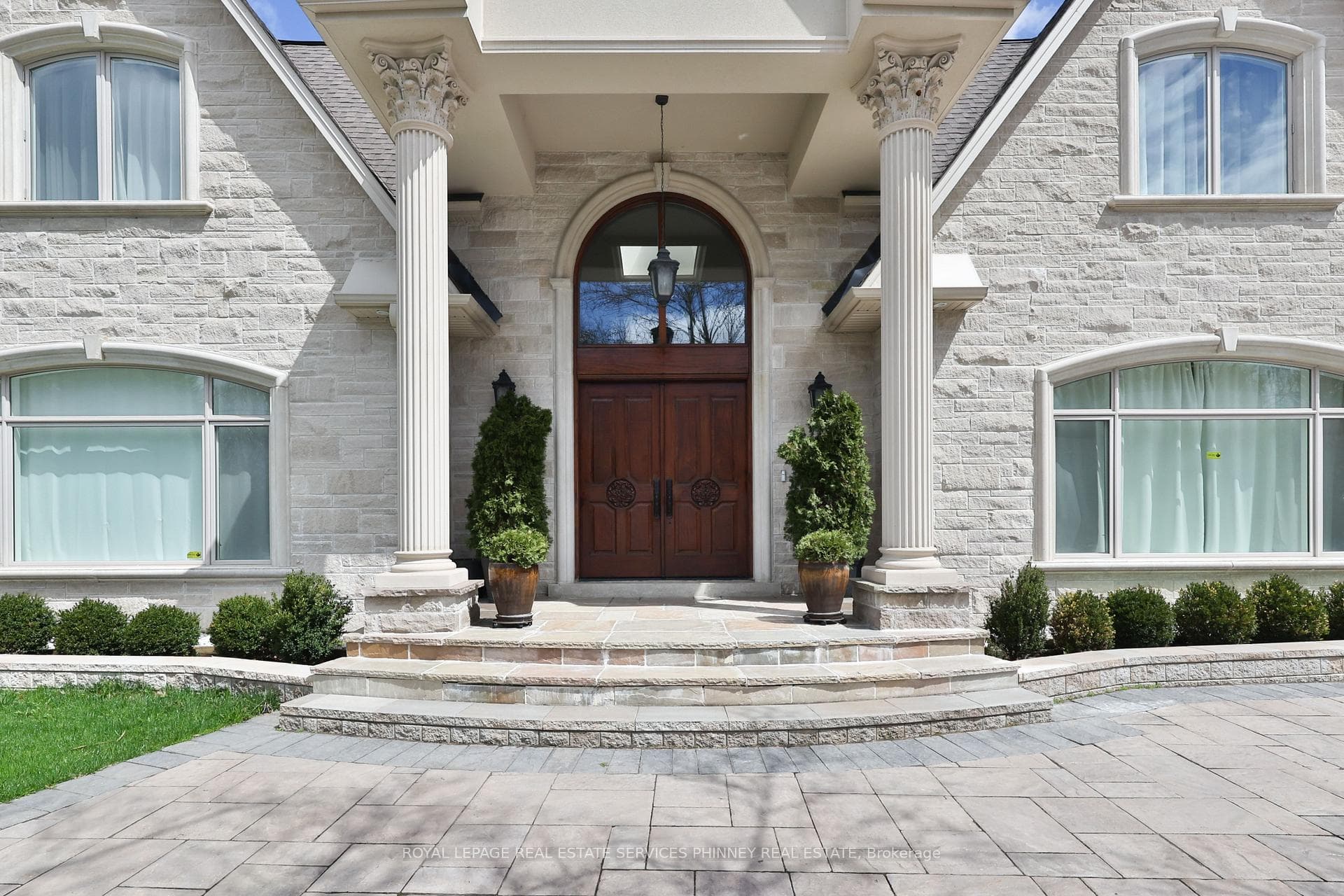 1511 Broadmoor Avenue - Detached photo 4 of 50 in Mississauga, Ontario