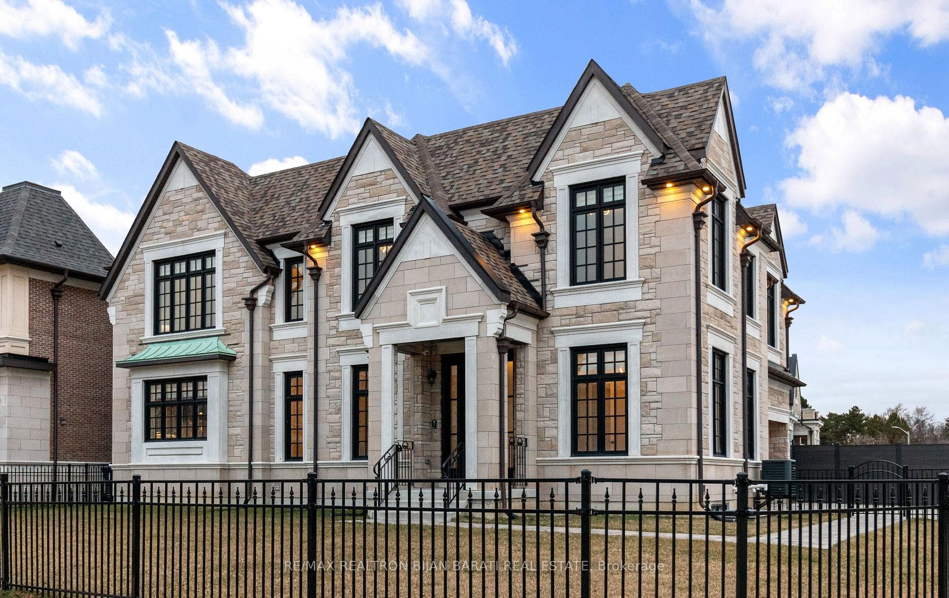 29 Ballyconnor Court - Detached photo 1 of 49 in Hillcrest Village / Bayview Village, Ontario