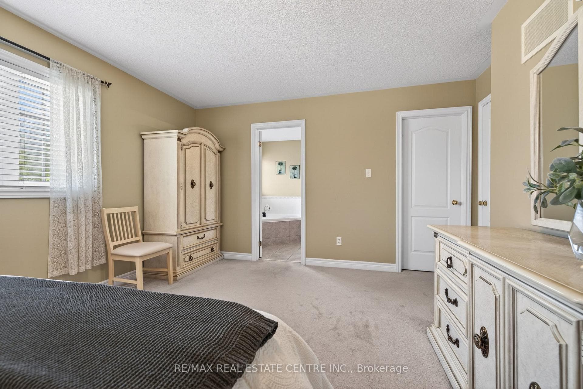 1022 Laidlaw Drive - Detached photo 27 of 50 in Milton, Ontario