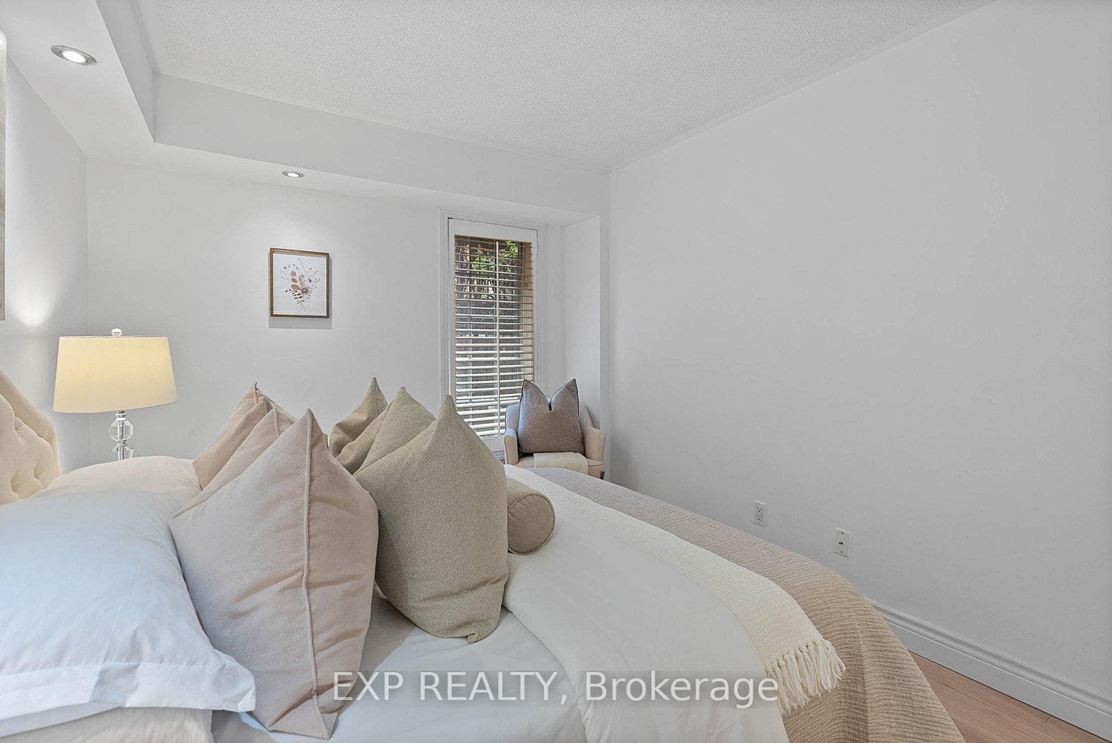 12 Portland Street Unit Th B - Condo photo 20 of 26 in Downtown Toronto / Waterfront, Ontario