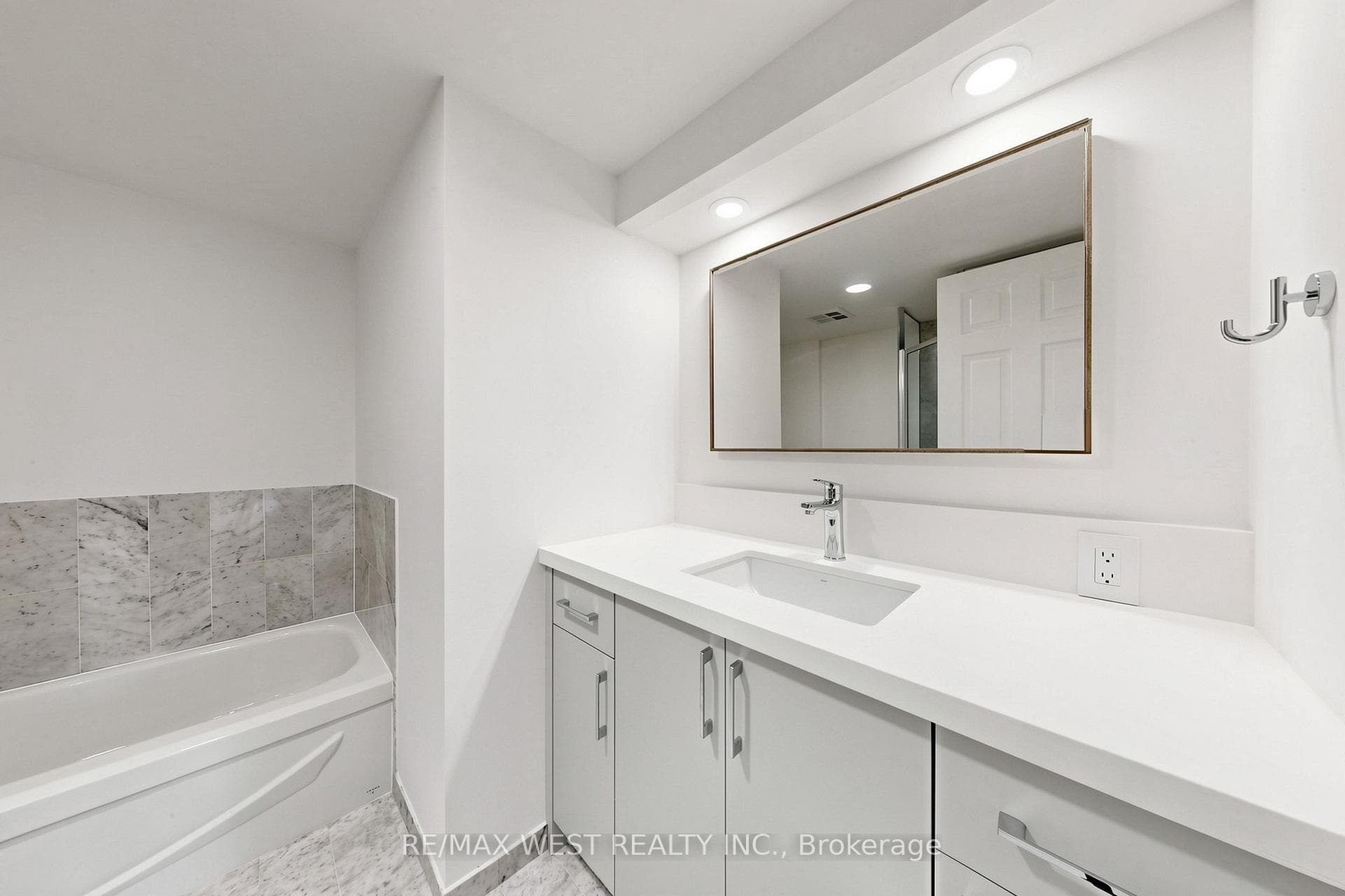 5 Concorde Place Unit 1302 - Condo photo 28 of 47 in Don Mills / Parkwoods / Victoria Village, Ontario