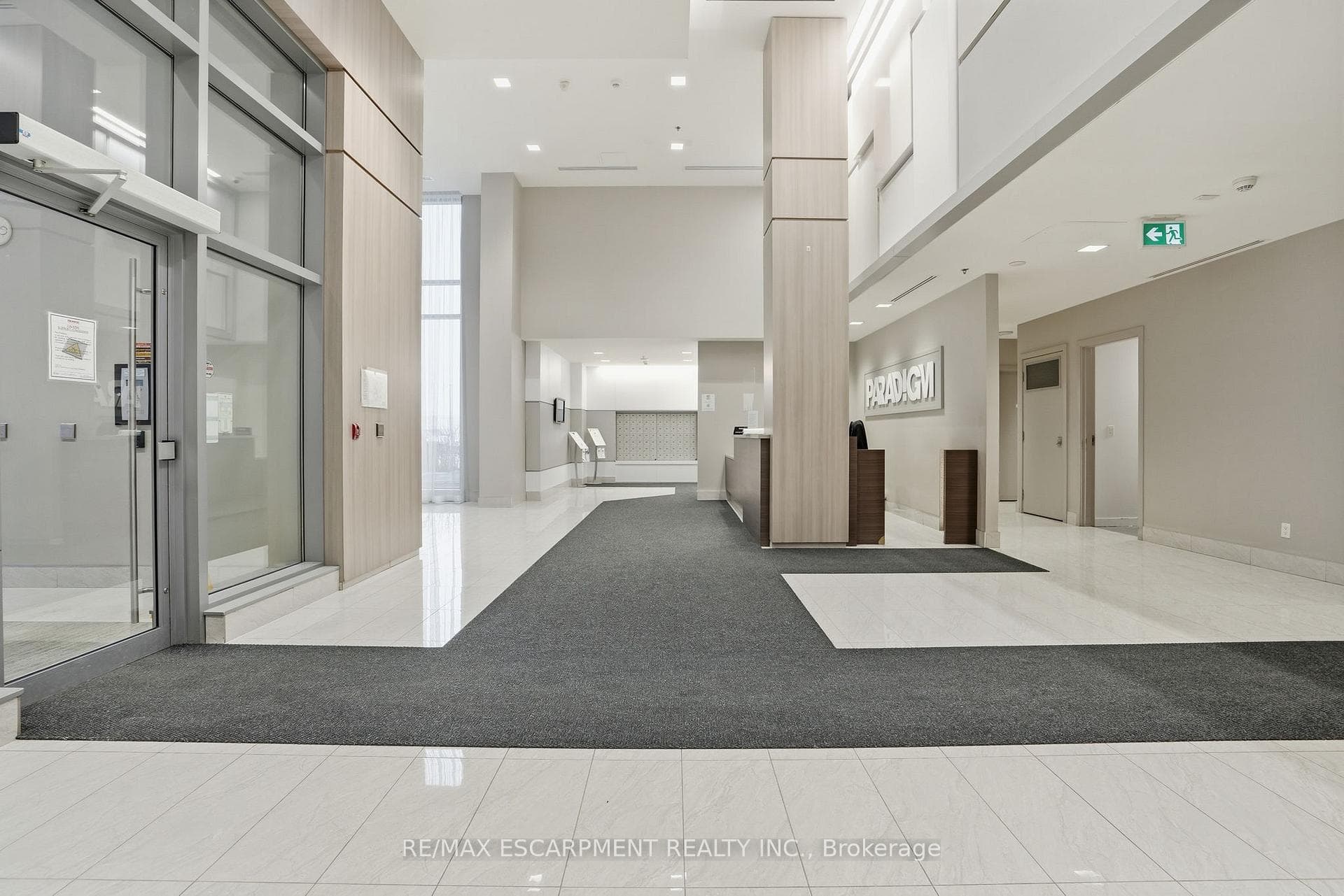 2087 Fairview Street Unit 1310 - Condo photo 3 of 27 in Burlington, Ontario