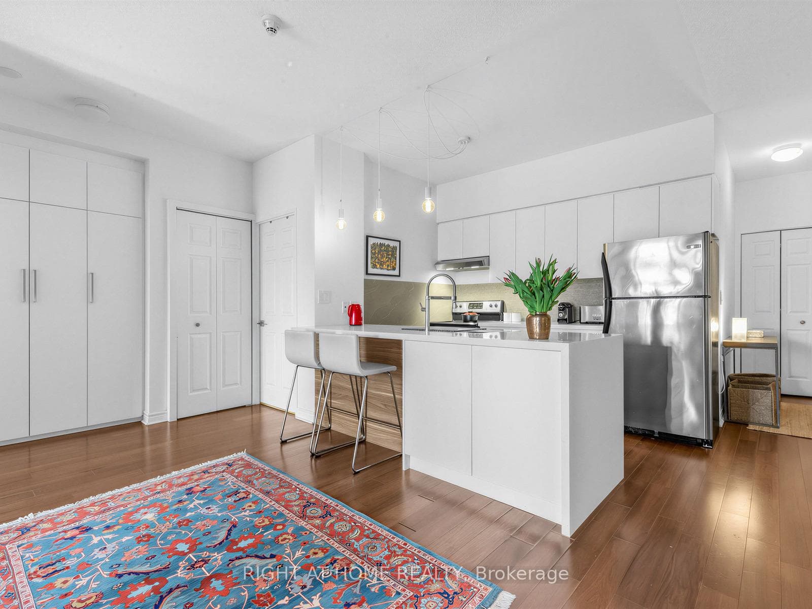 11 Christie Street Unit 406 - Condo photo 14 of 32 in Annex / Yorkville / Summerhill, Ontario