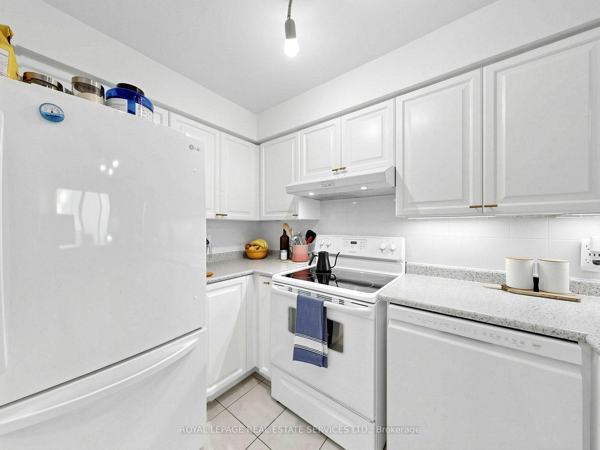 398 Eglinton Avenue Unit 203 - Condo photo 19 of 45 in Leaside / Davisville, Ontario