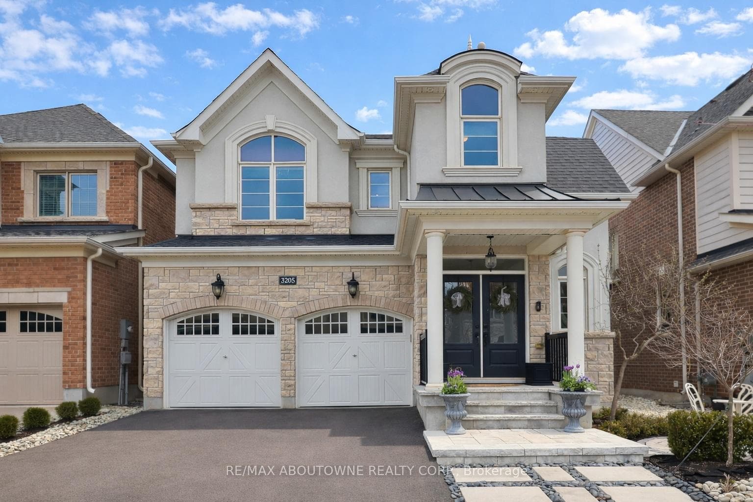 3205 Violet Gardens - Detached for sale in Old Oakville, Ontario