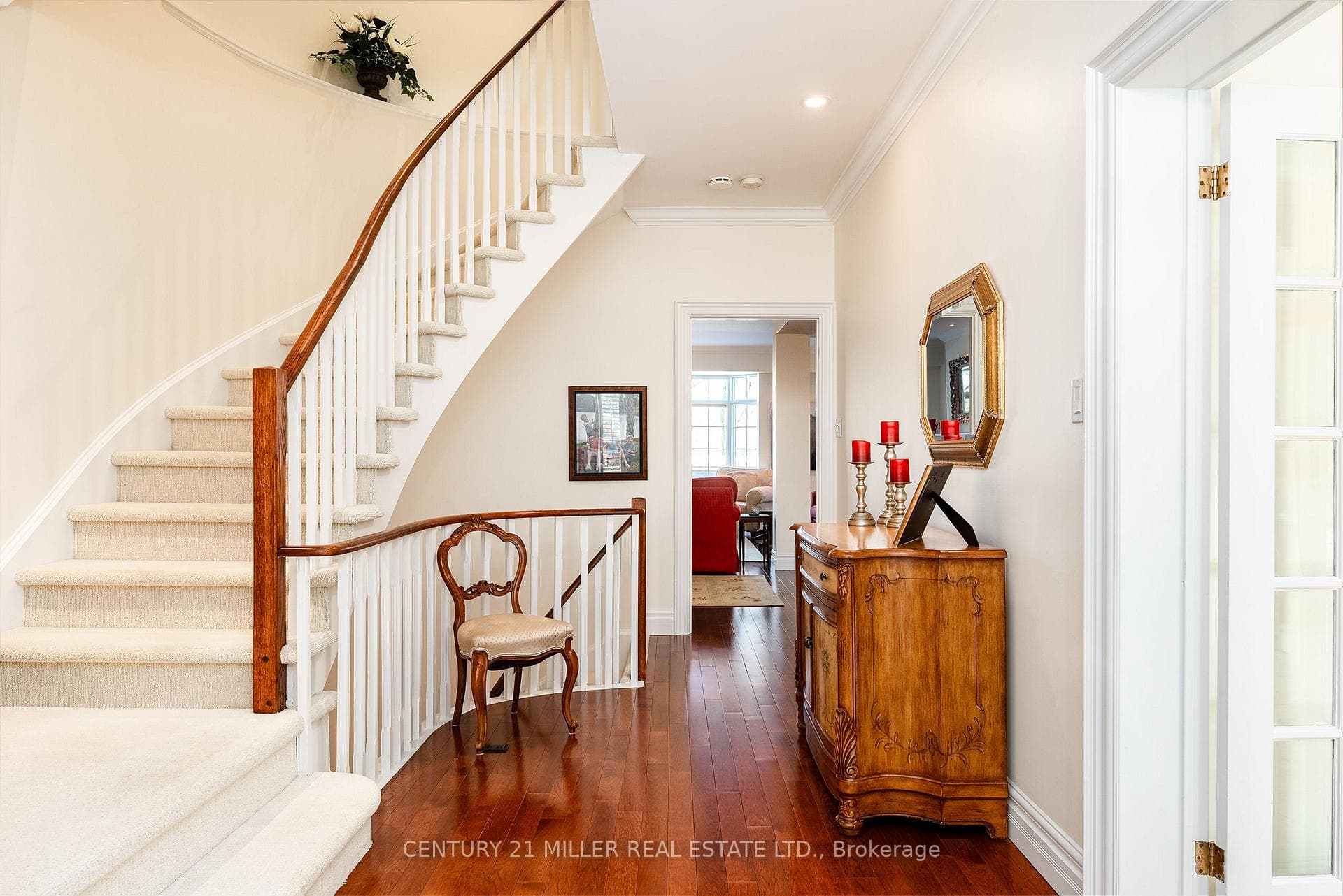23 Chisholm Street - Townhouse photo 5 of 33 in Oakville, Ontario