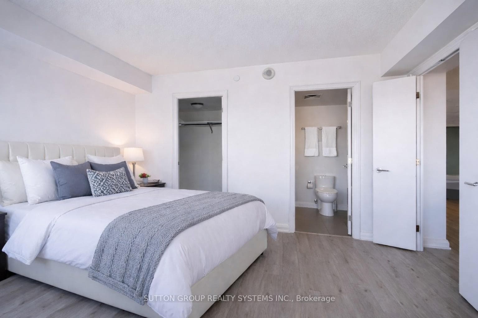155 Yorkville Avenue Unit 2503 - Condo photo 13 of 19 in Annex / Yorkville / Summerhill, Ontario