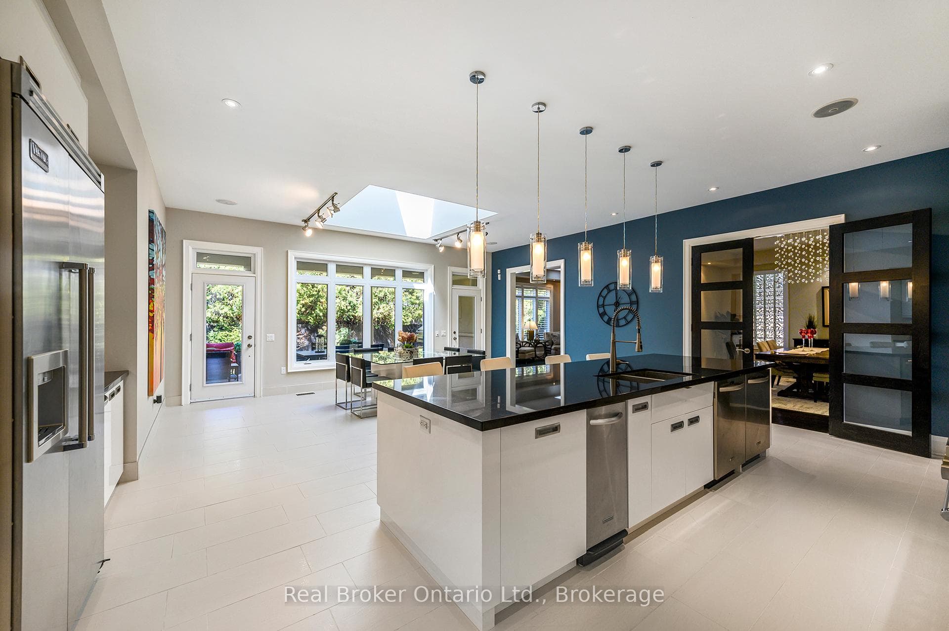 4507 Lakeshore Road - Detached photo 9 of 50 in Burlington, Ontario