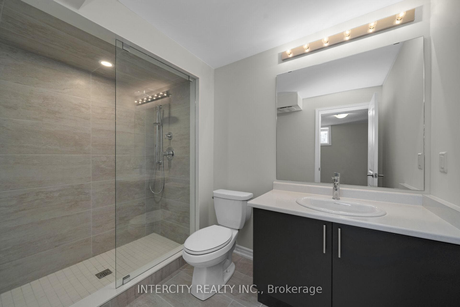 1 Vibrant Way Unit 43F - Condo photo 13 of 17 in Caledon, Ontario