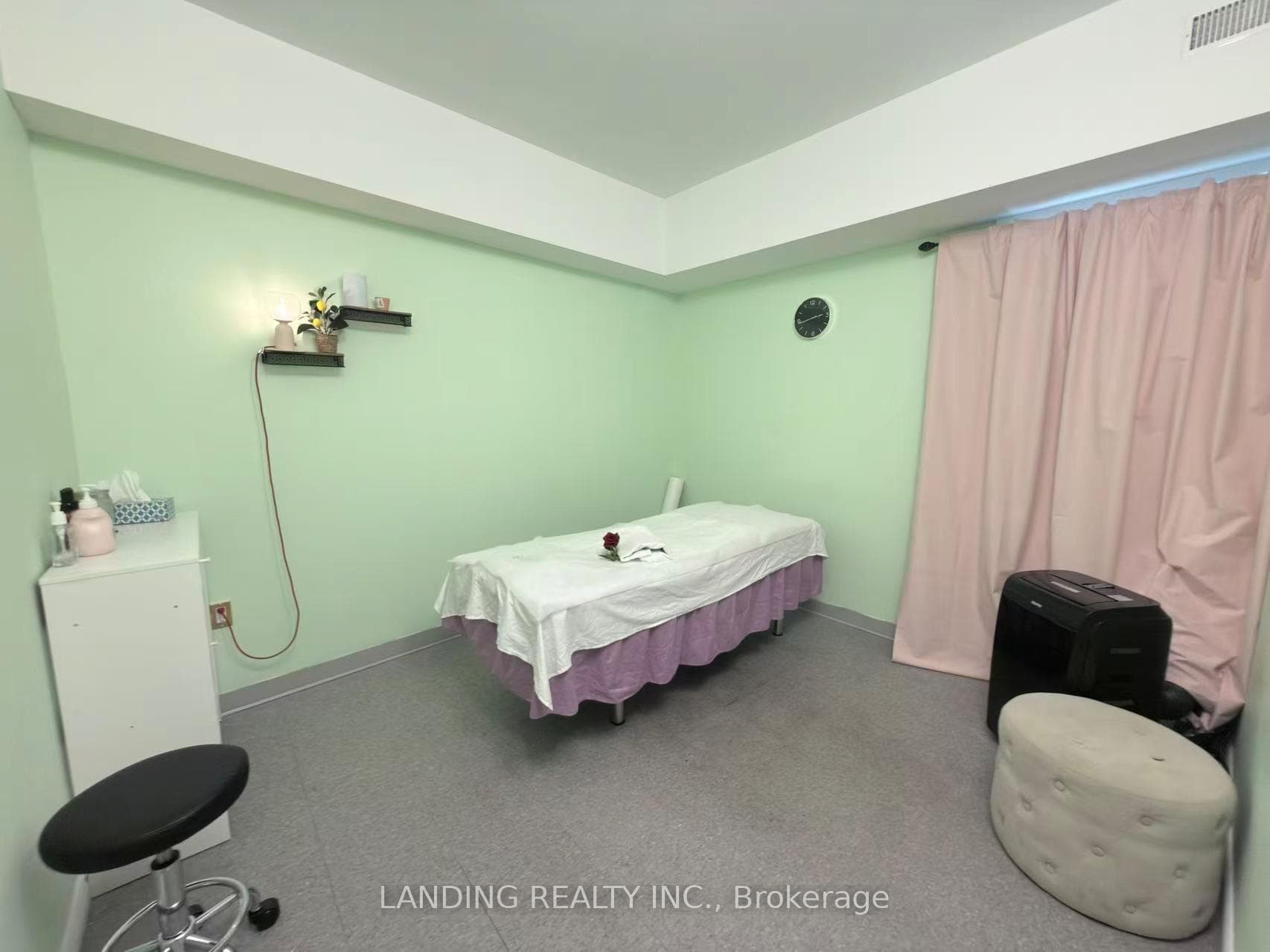 3070B Hurontario Street - Commercial photo 2 of 7 in Mississauga, Ontario
