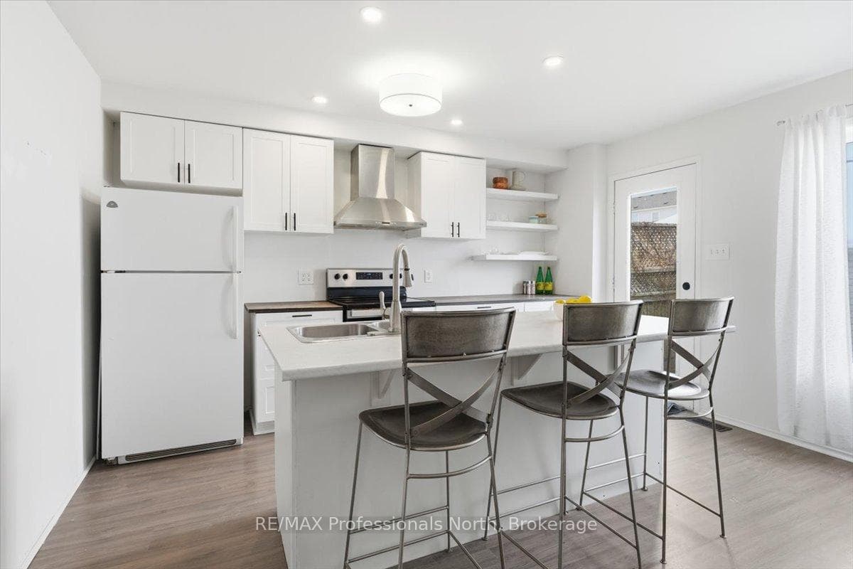98 Roxton Road - Semi-Detached photo 9 of 28 in Oakville, Ontario