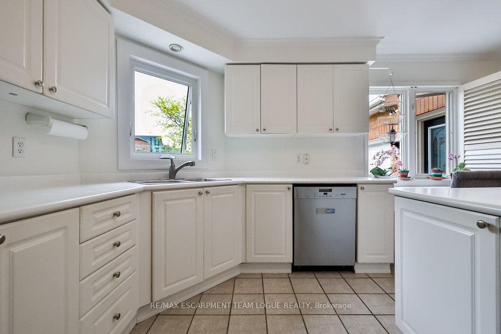 145 Westchester Road - Detached photo 14 of 50 in Oakville, Ontario