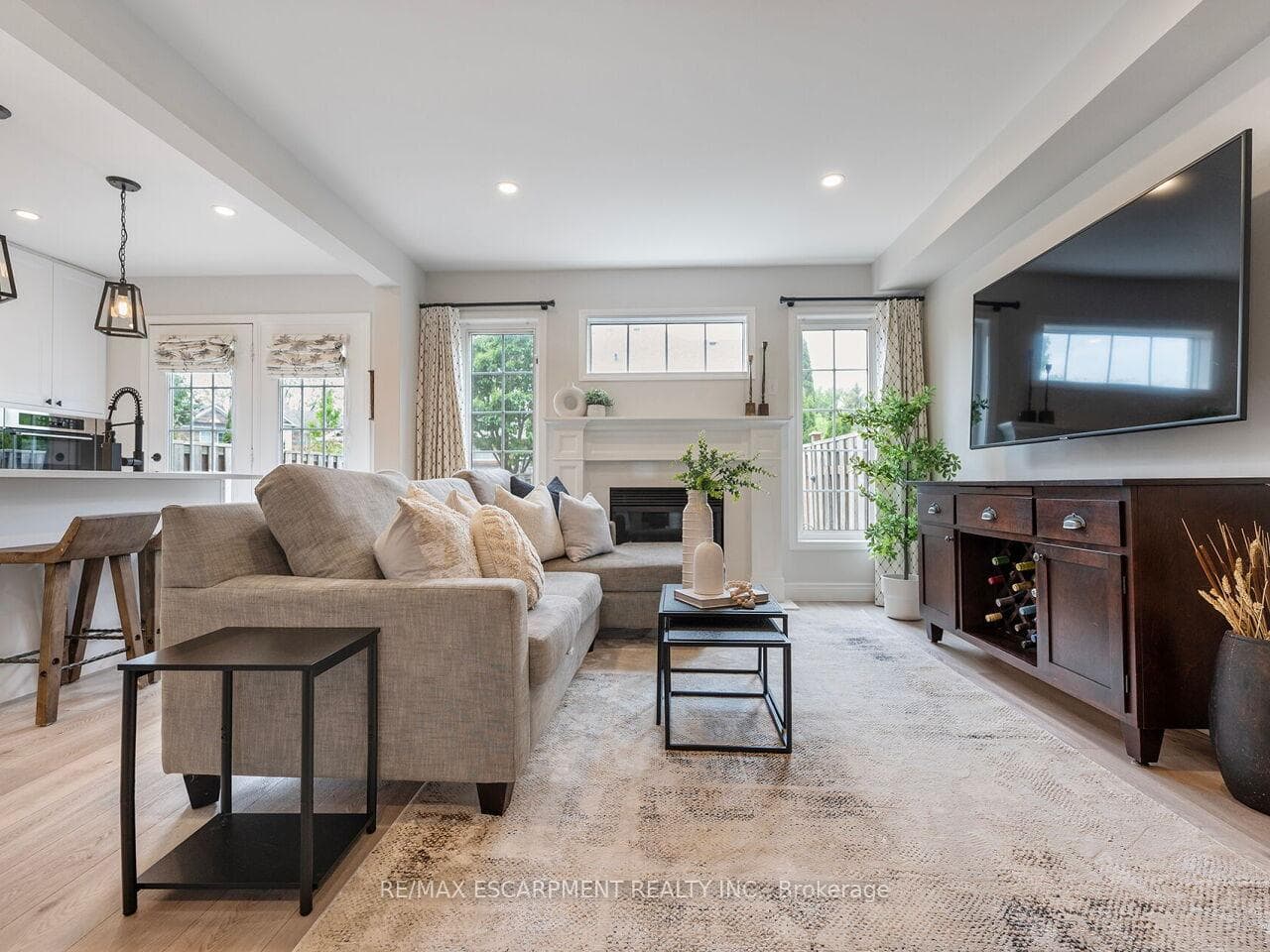 2448 Wooden Hill Circle - Townhouse photo 7 of 50 in Oakville, Ontario