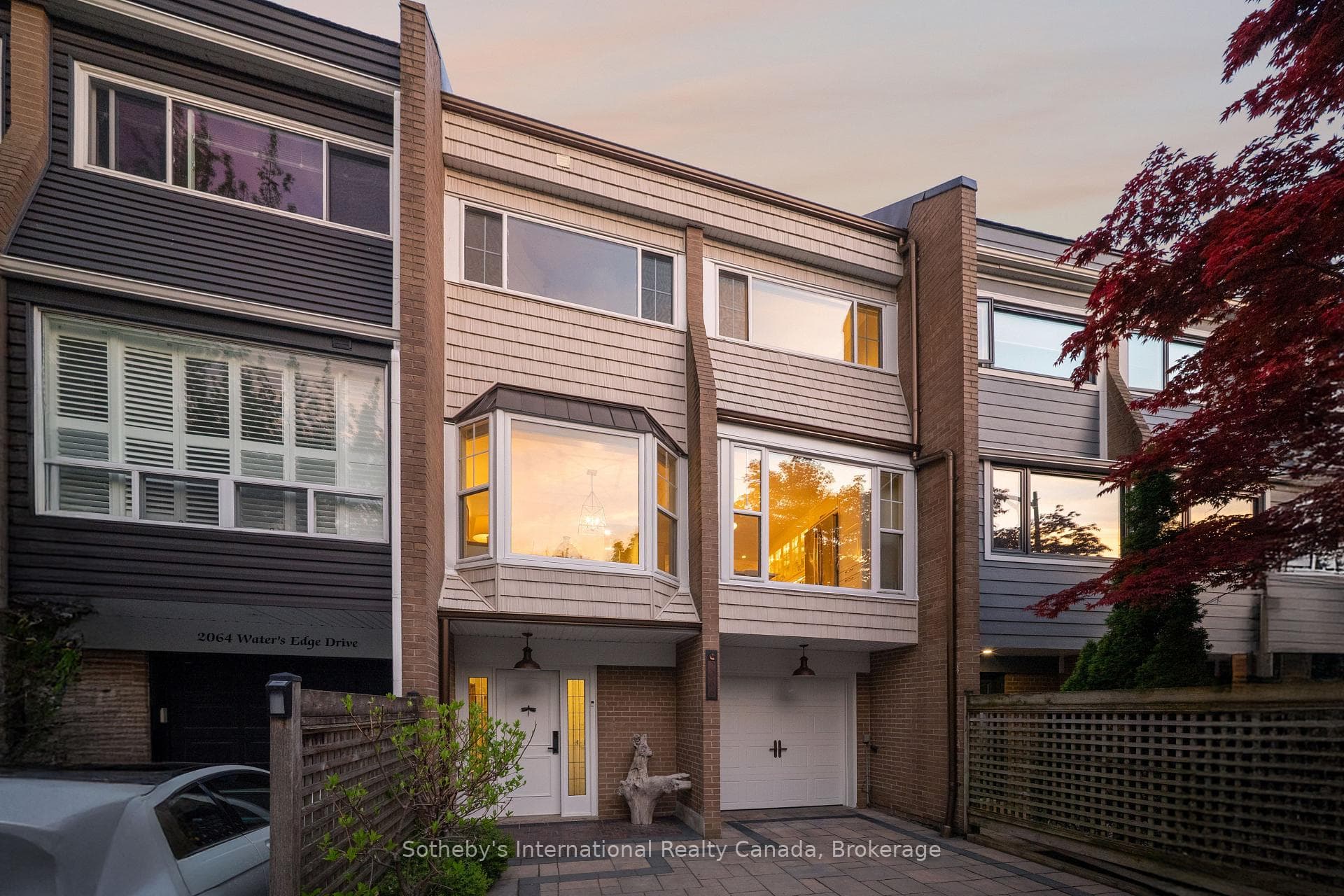 2066 Water's Edge Drive - Townhouse photo 4 of 48 in Oakville, Ontario