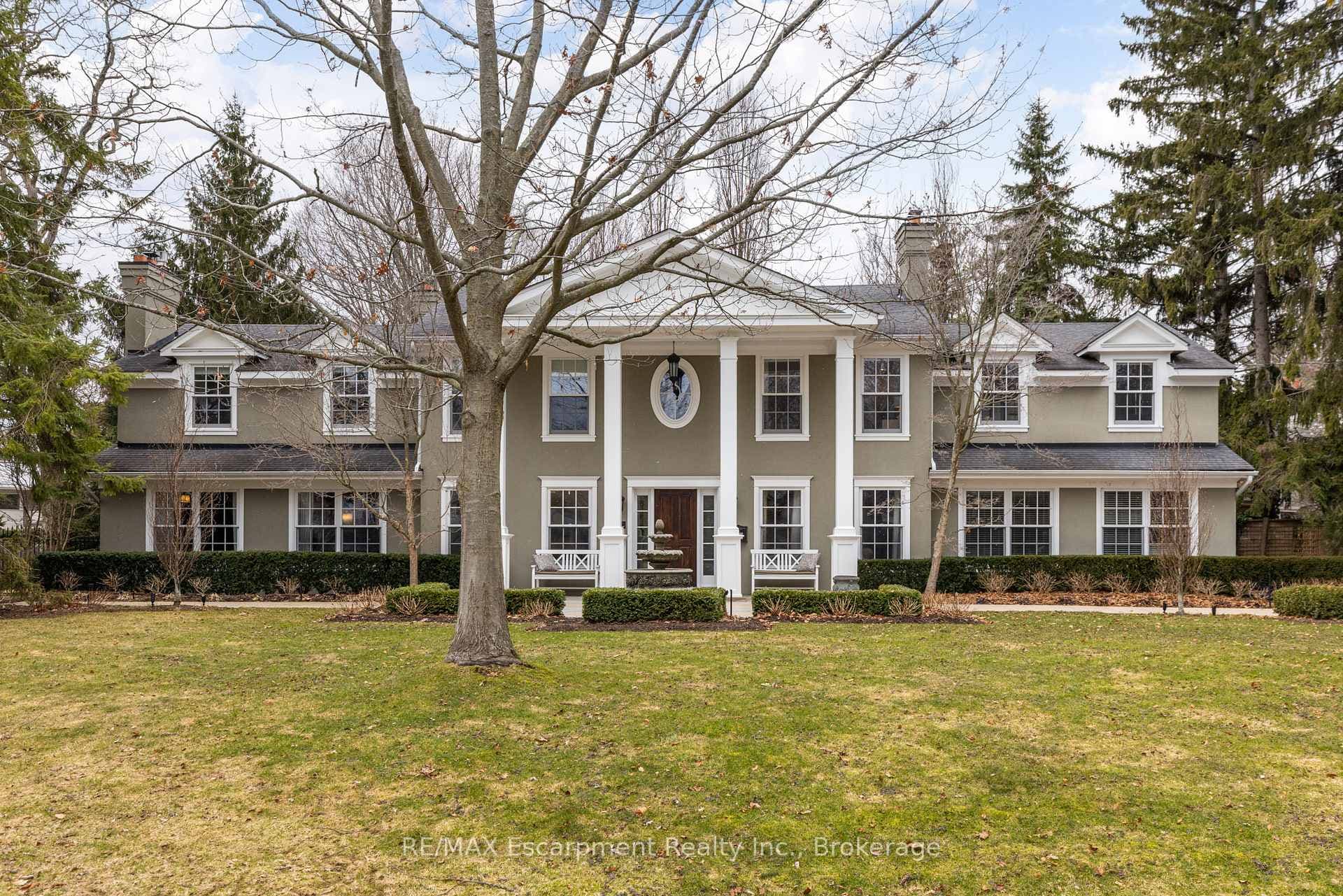 146 Abbey Court - Detached photo 1 of 45 in Oakville, Ontario