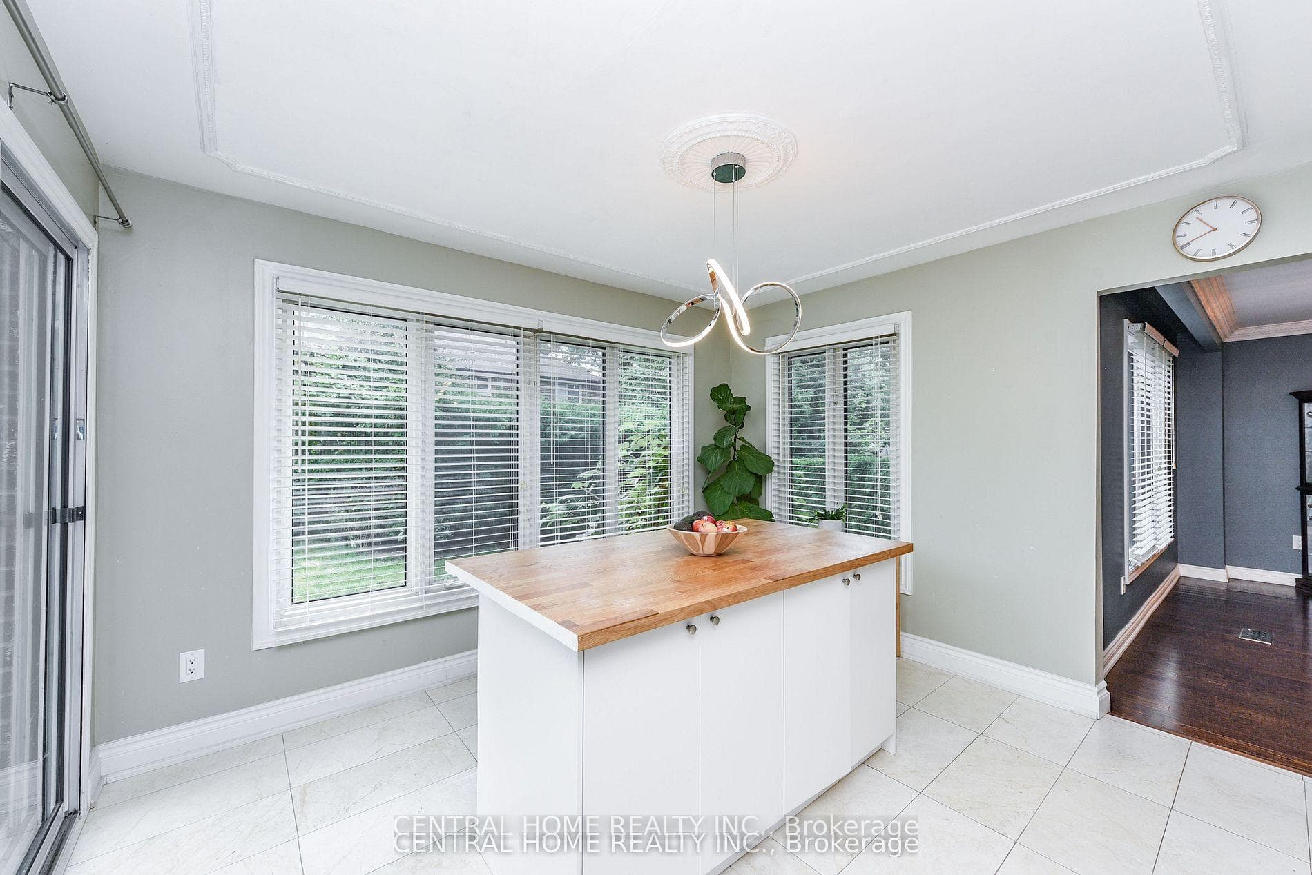 4 Robaldon Road - Detached photo 13 of 40 in Etobicoke (Islington / Rexdale), Ontario