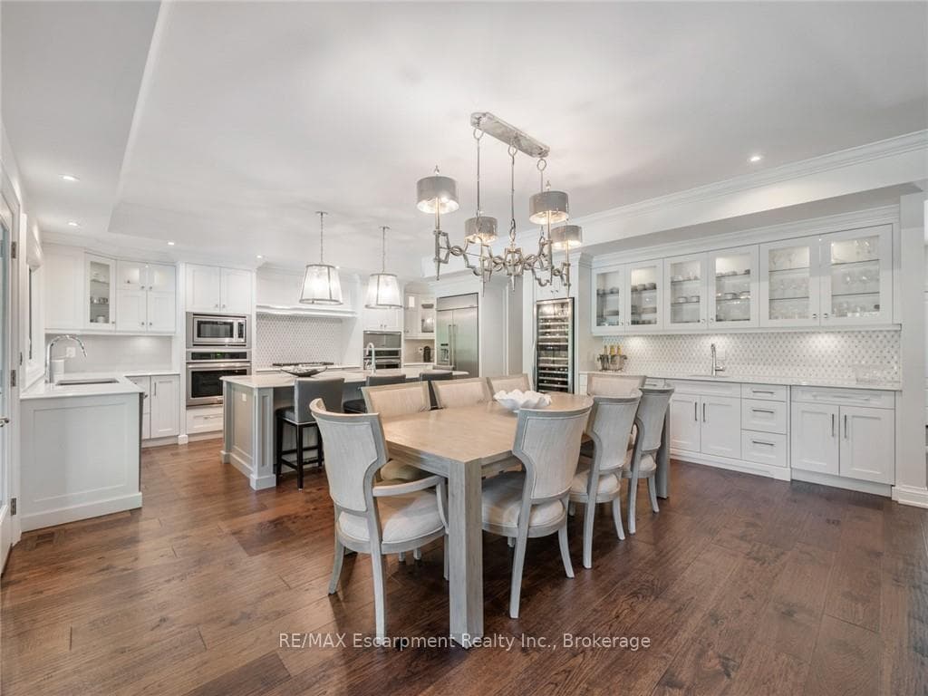3087 Lakeshore Road - Detached photo 11 of 50 in Burlington, Ontario