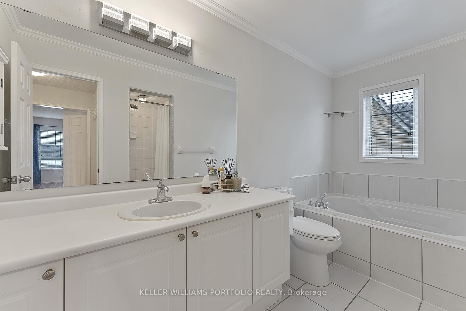 118 Gatwick Drive - Semi-Detached photo 38 of 50 in Oakville, Ontario