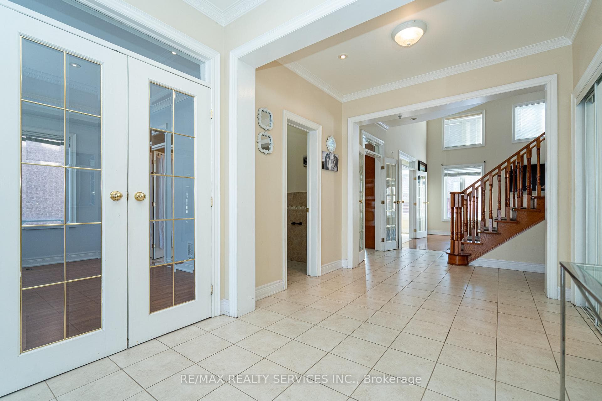 52 Mount Royal Circle - Detached photo 7 of 40 in Brampton, Ontario