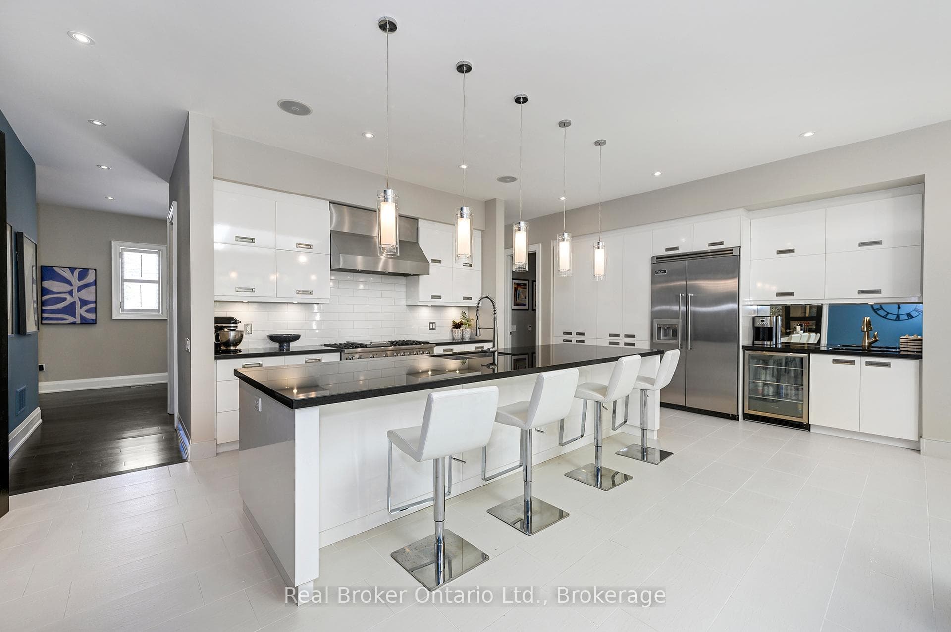 4507 Lakeshore Road - Detached photo 5 of 50 in Burlington, Ontario