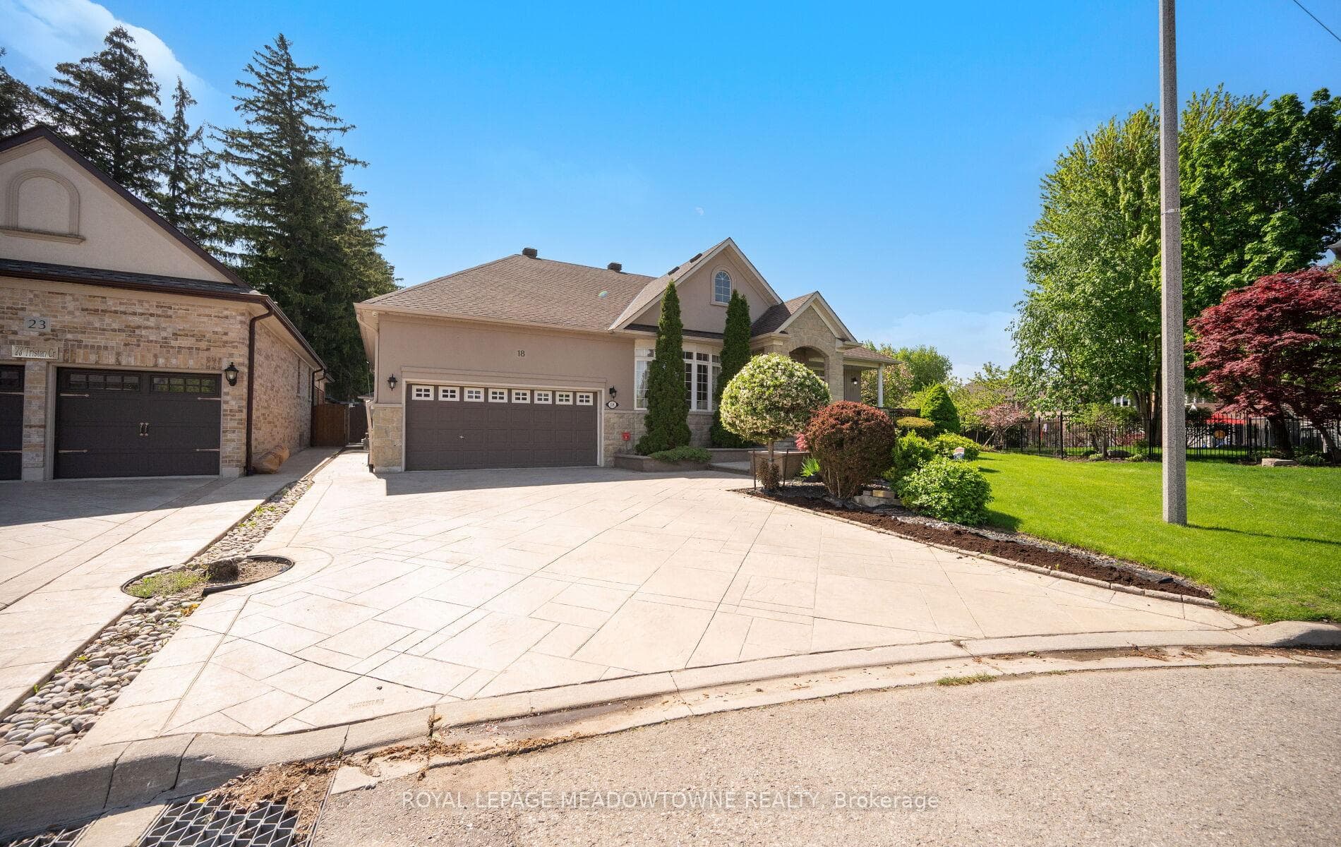 18 Tristan Court - Detached photo 5 of 37 in Brampton, Ontario