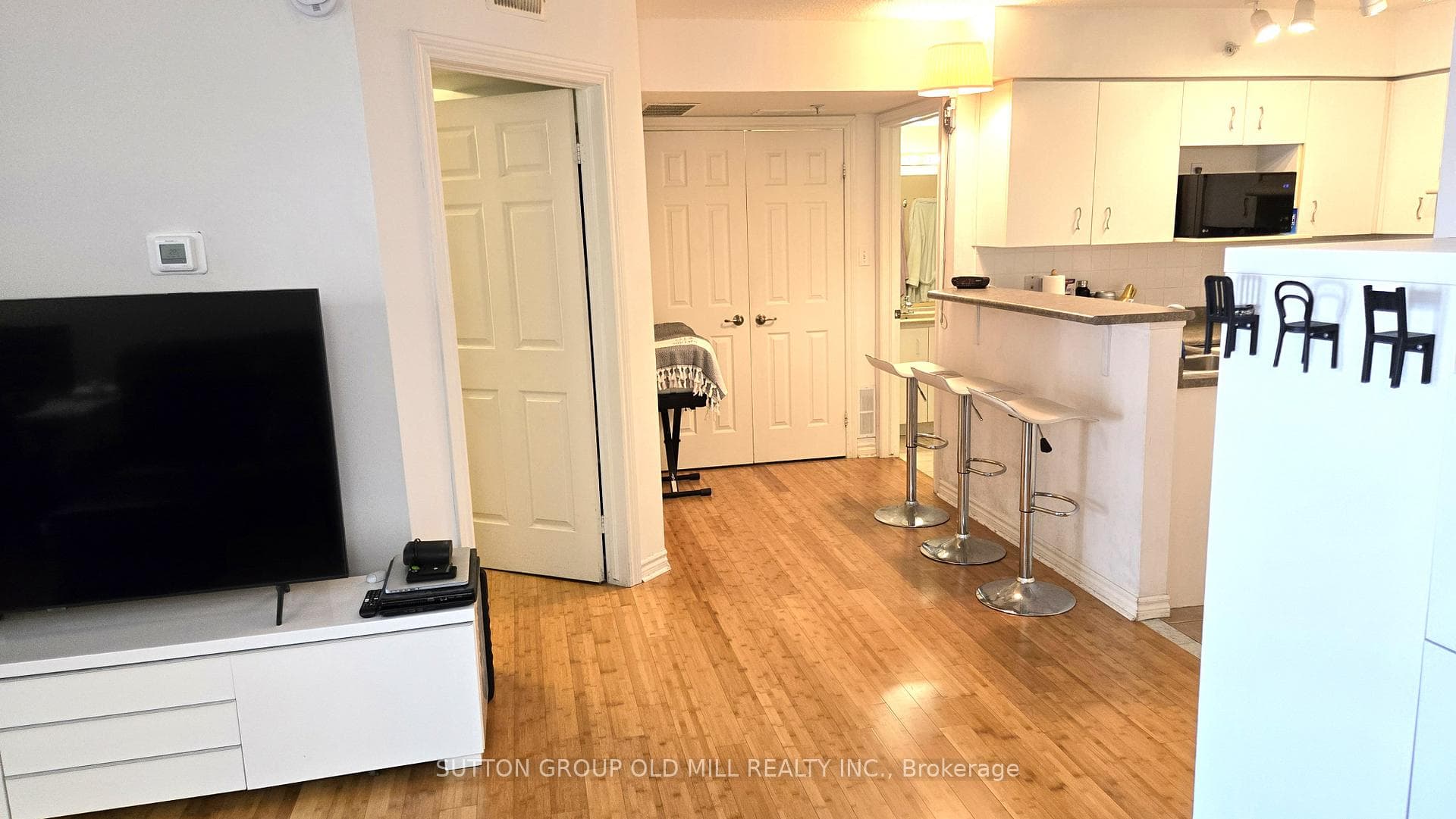 1470 Bishops Gate Unit 208 - Condo photo 4 of 32 in Oakville, Ontario