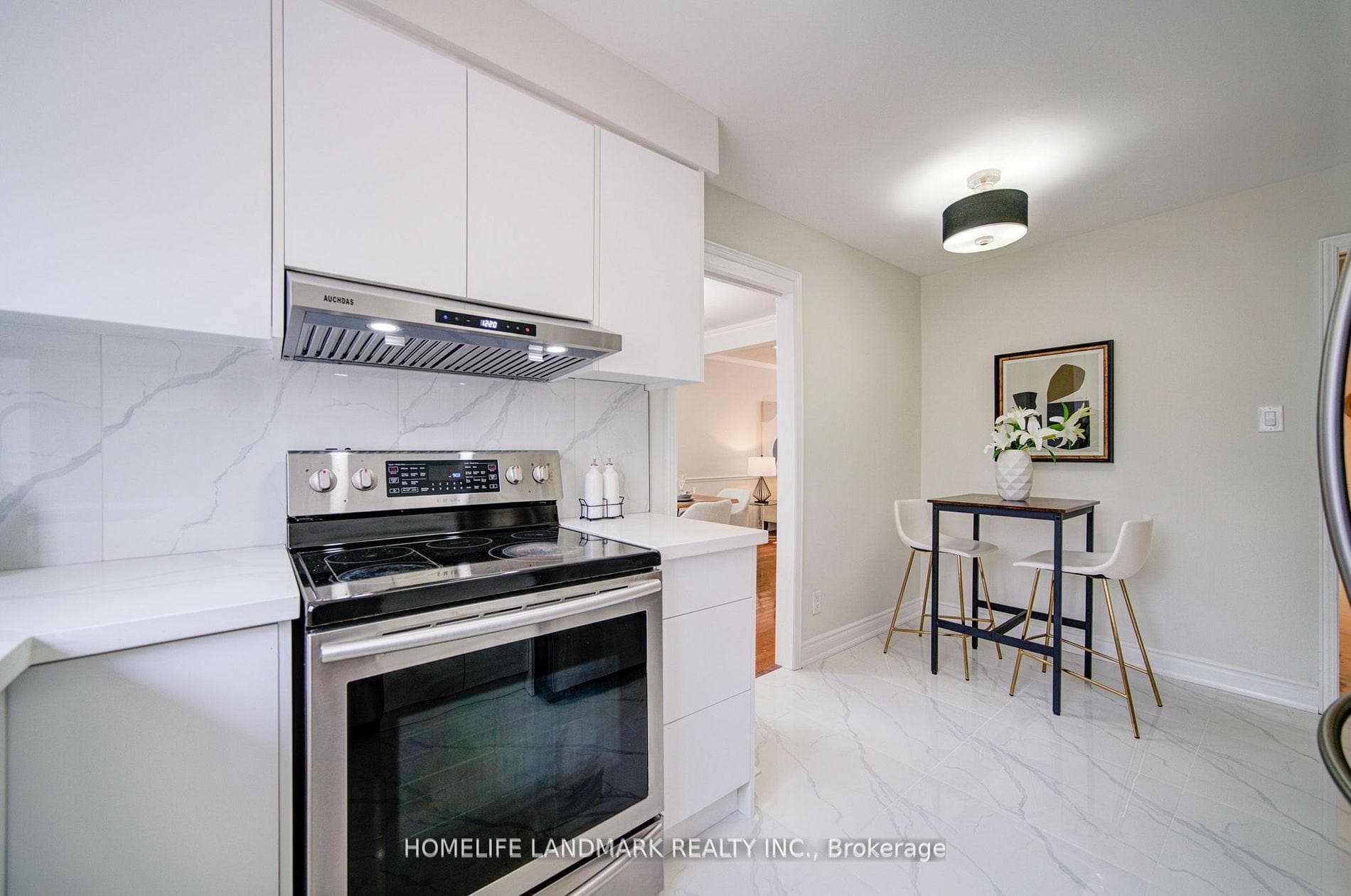 1111 Deer Run - Detached photo 8 of 29 in Mississauga, Ontario