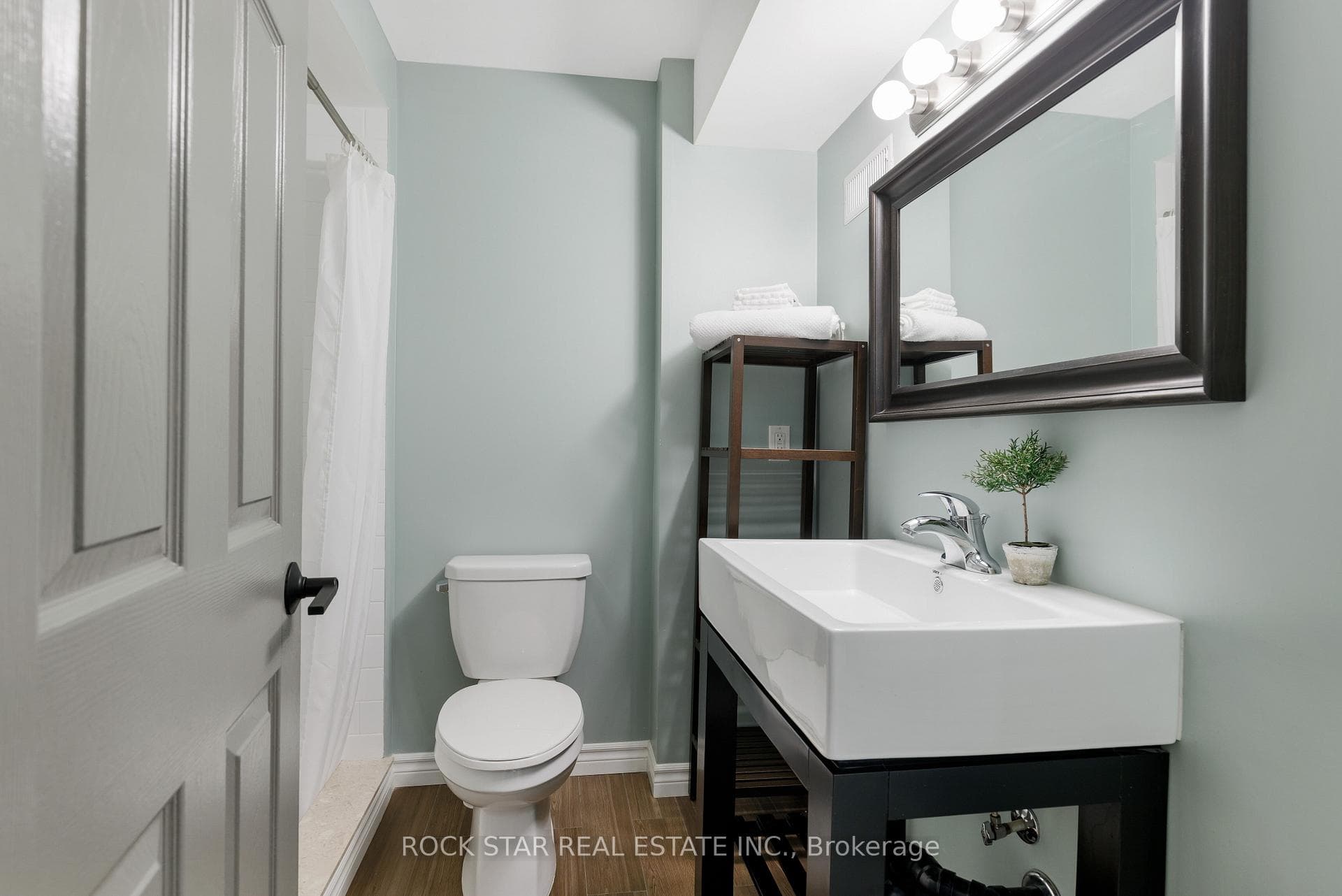 2277 Blue Oak Circle - Detached photo 46 of 46 in Oakville, Ontario