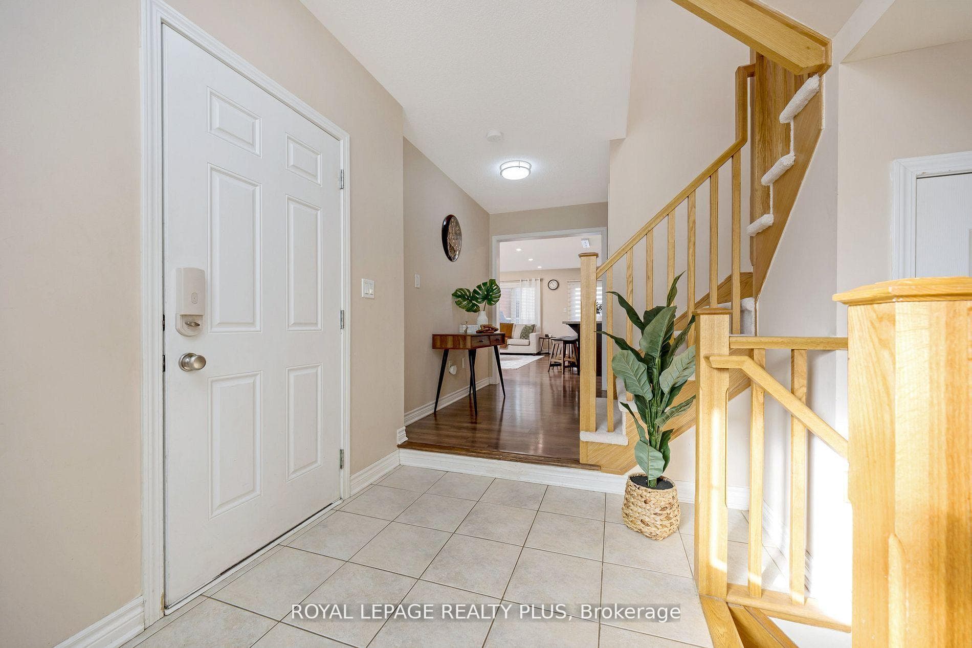 1542 Gainer Crescent - Townhouse photo 4 of 40 in Milton, Ontario
