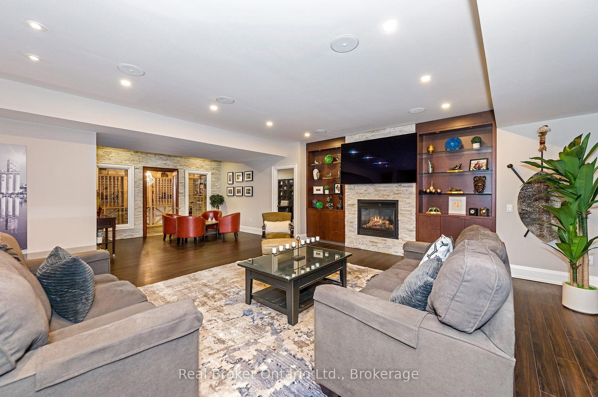 4507 Lakeshore Road - Detached photo 34 of 50 in Burlington, Ontario