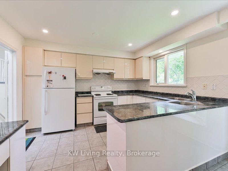 52 Hawksbury Drive - Detached photo 15 of 43 in Hillcrest Village / Bayview Village, Ontario