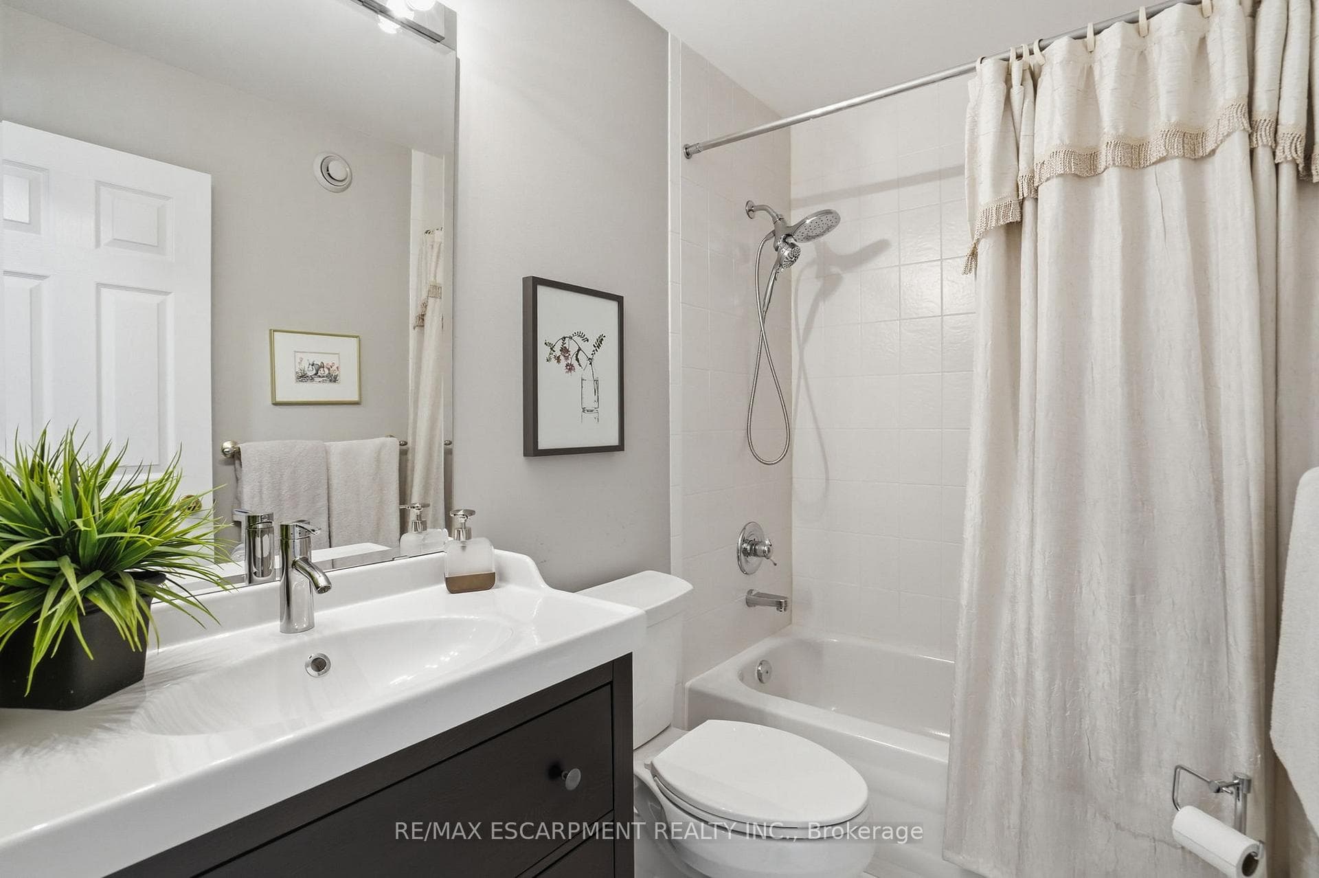 2258 Turnberry Road Unit 3 - Condo photo 17 of 29 in Burlington, Ontario