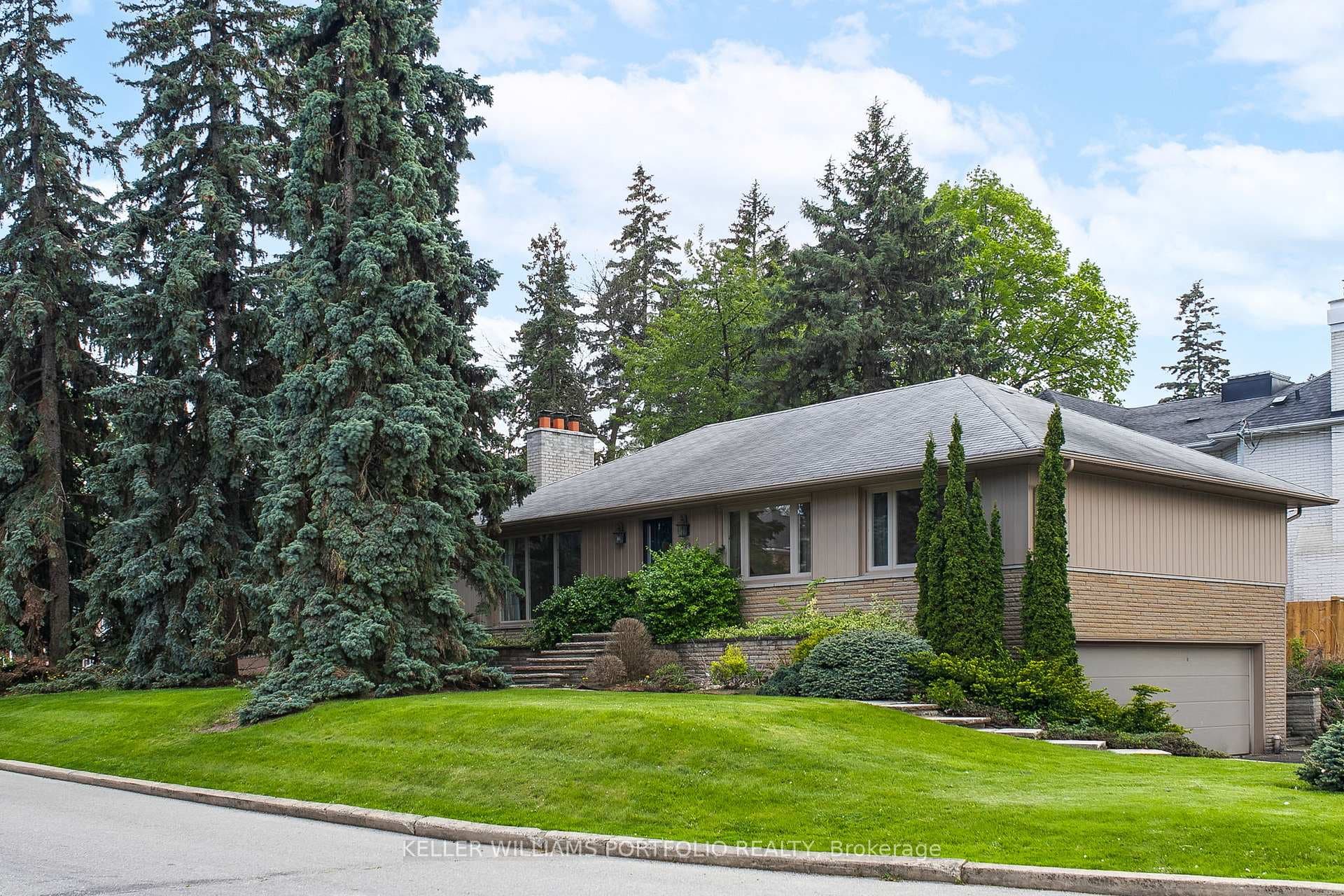 29 Winlock Park - Detached photo 3 of 30 in Willowdale / Newtonbrook, Ontario