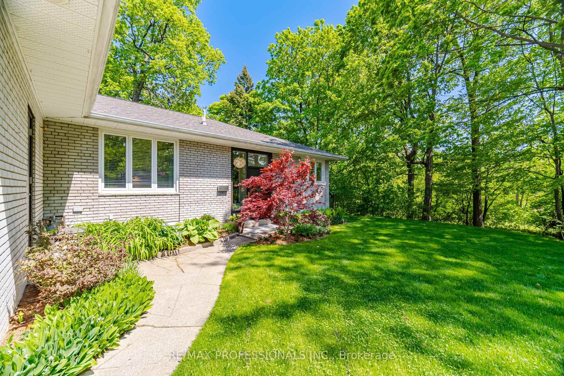 10 Cosway Court - Detached photo 3 of 46 in Etobicoke (Islington / Rexdale), Ontario